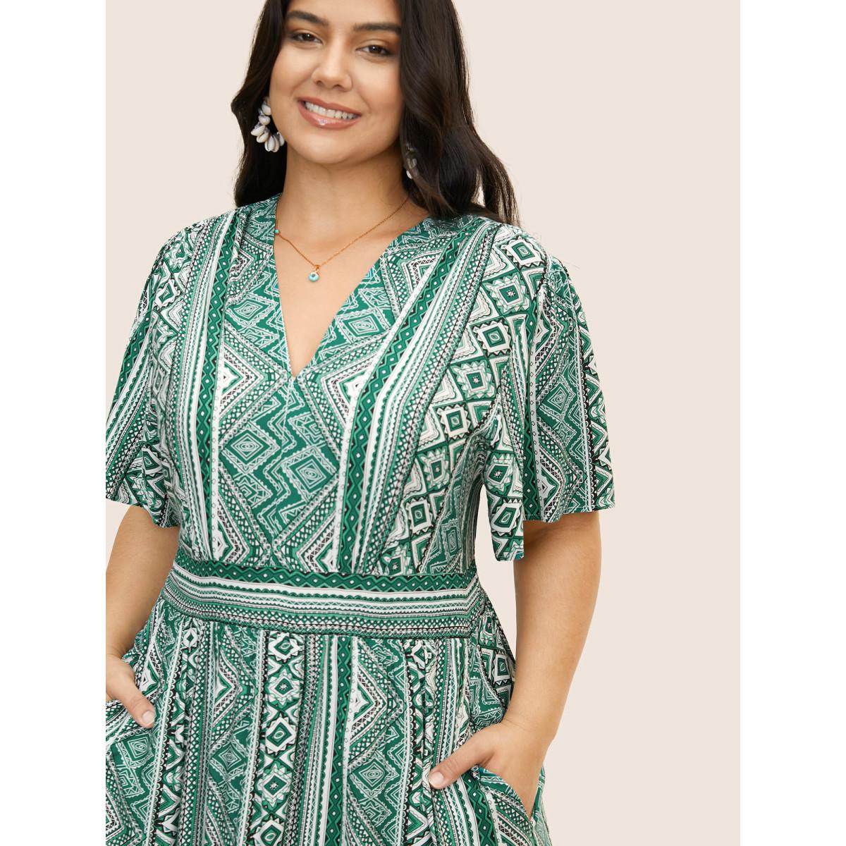 Plus Size Bandana Print Shirred Patchwork Hem Maxi Dress Emerald Women Resort V-neck Short sleeve Curvy BloomChic 30/6X Product Image
