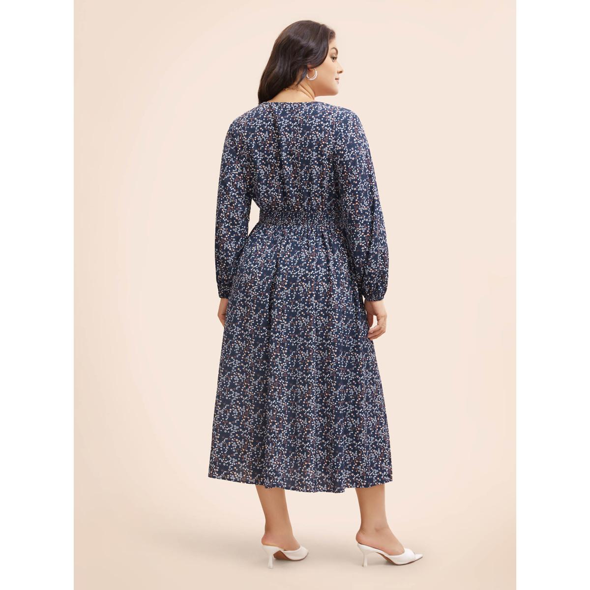 Plus Size Ditsy Floral V Neck Shirred Dress Mediumblue Women Elegant Shirred V-neck Long Sleeve Curvy BloomChic 26/4X Product Image