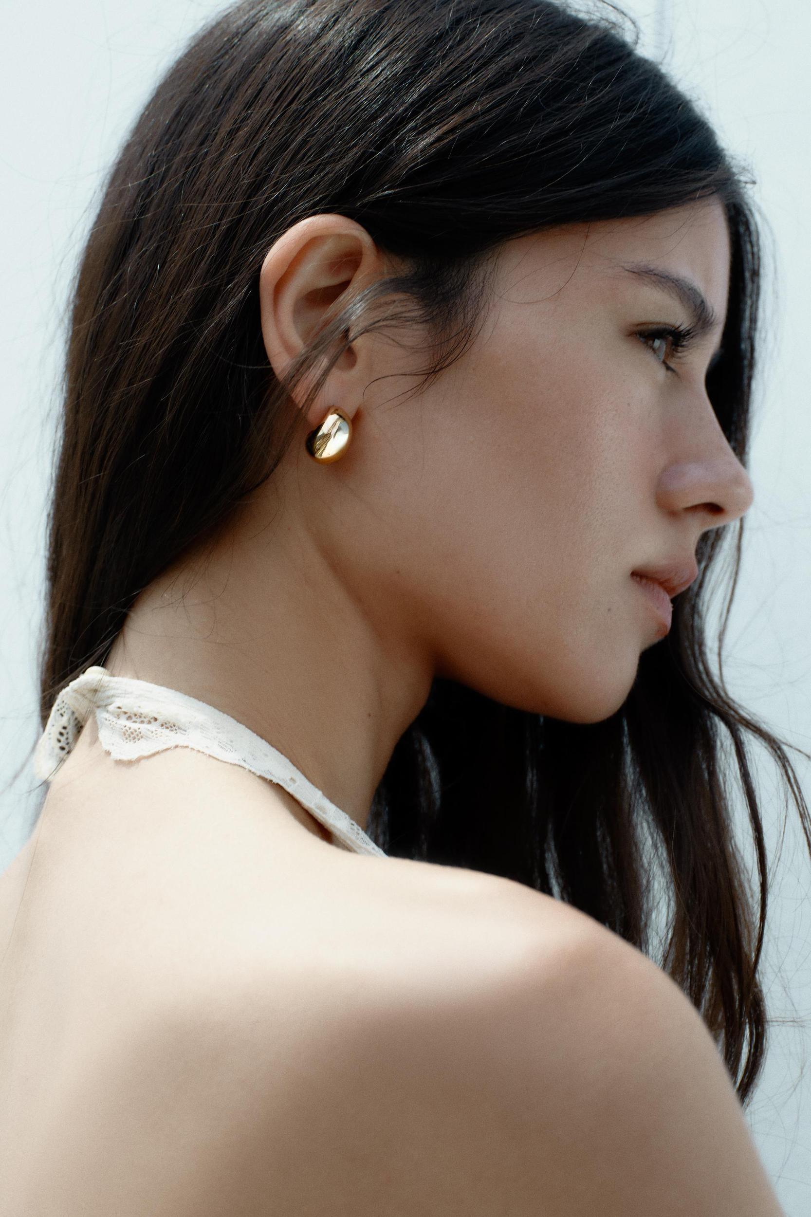 PACK OF FLOWER AND HOOP EARRINGS Product Image