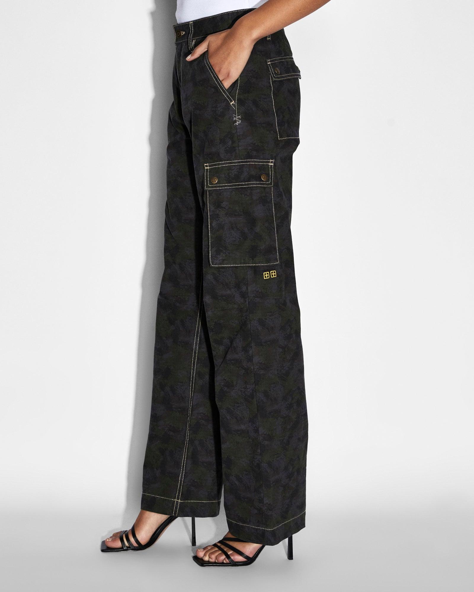 SQUAD CARGO CAMO Female Product Image