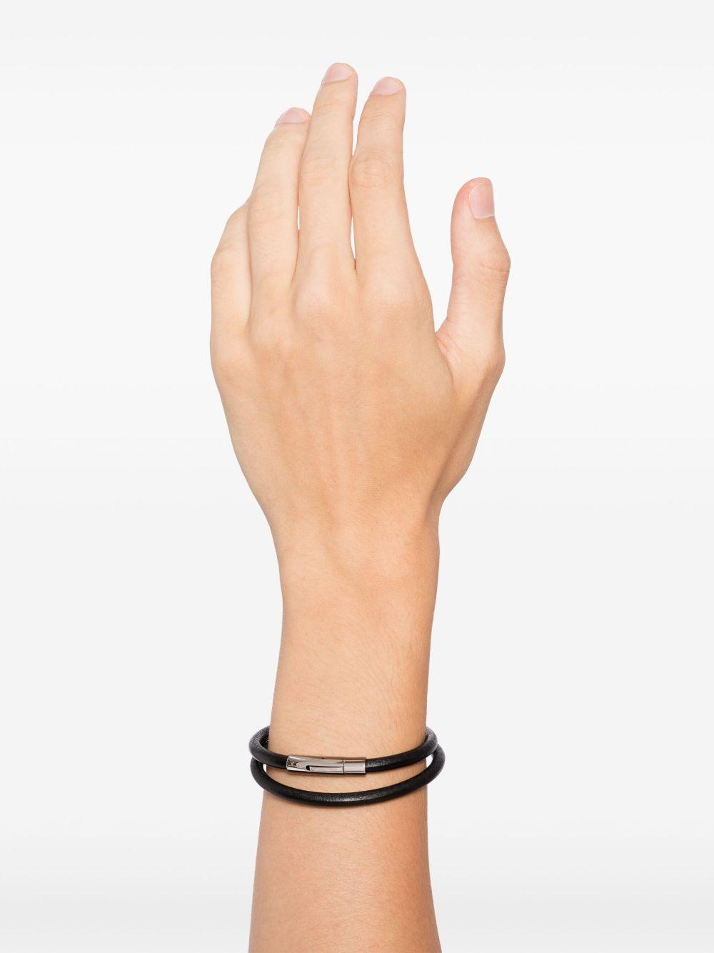 logo-engraved leather bracelet Product Image