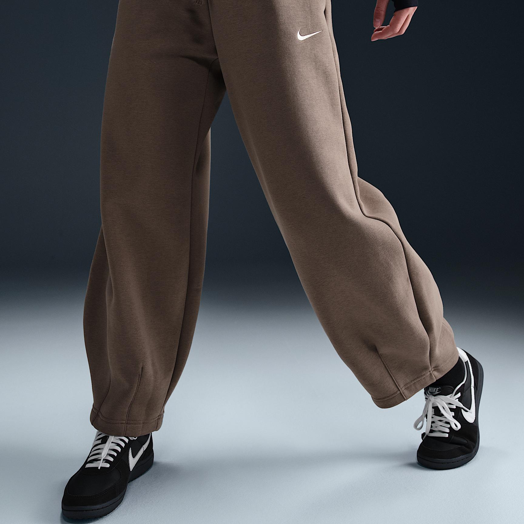 Nike Sportswear Phoenix Fleece Women's Mid-Rise Oversized Tapered Pants Product Image