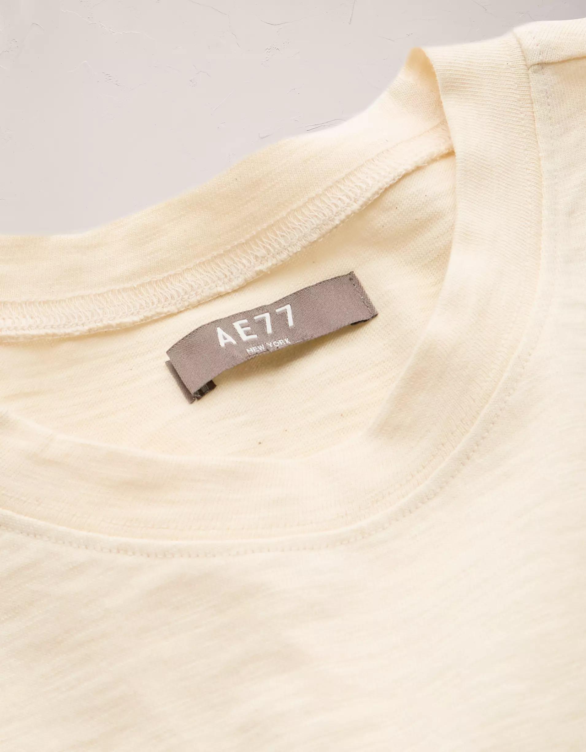 AE77 Premium Boxy Long-Sleeve T-Shirt Product Image