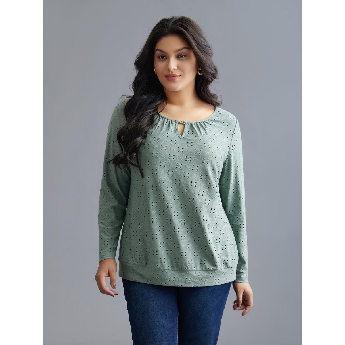 Plus Size Plain Eyelet Jacquard Plisse T-Shirt Greenbean Women Elegant Texture Round Neck Everyday T-shirts BloomChic 22-24/3X Product Image