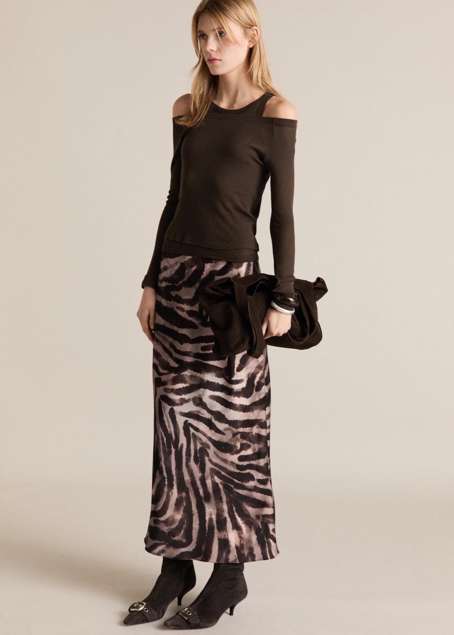 Long satin zebra skirt - Women | MANGO USA Product Image