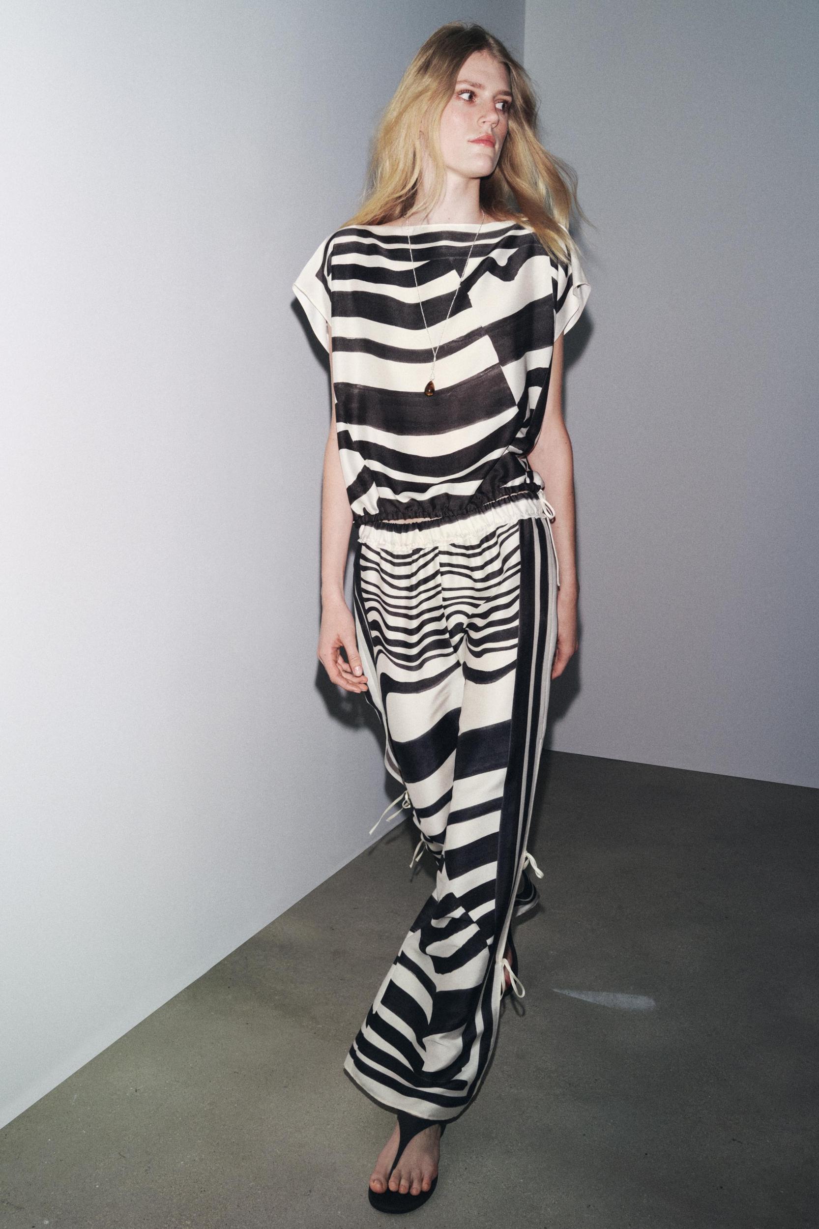 PRINTED ZW COLLECTION TOP Product Image