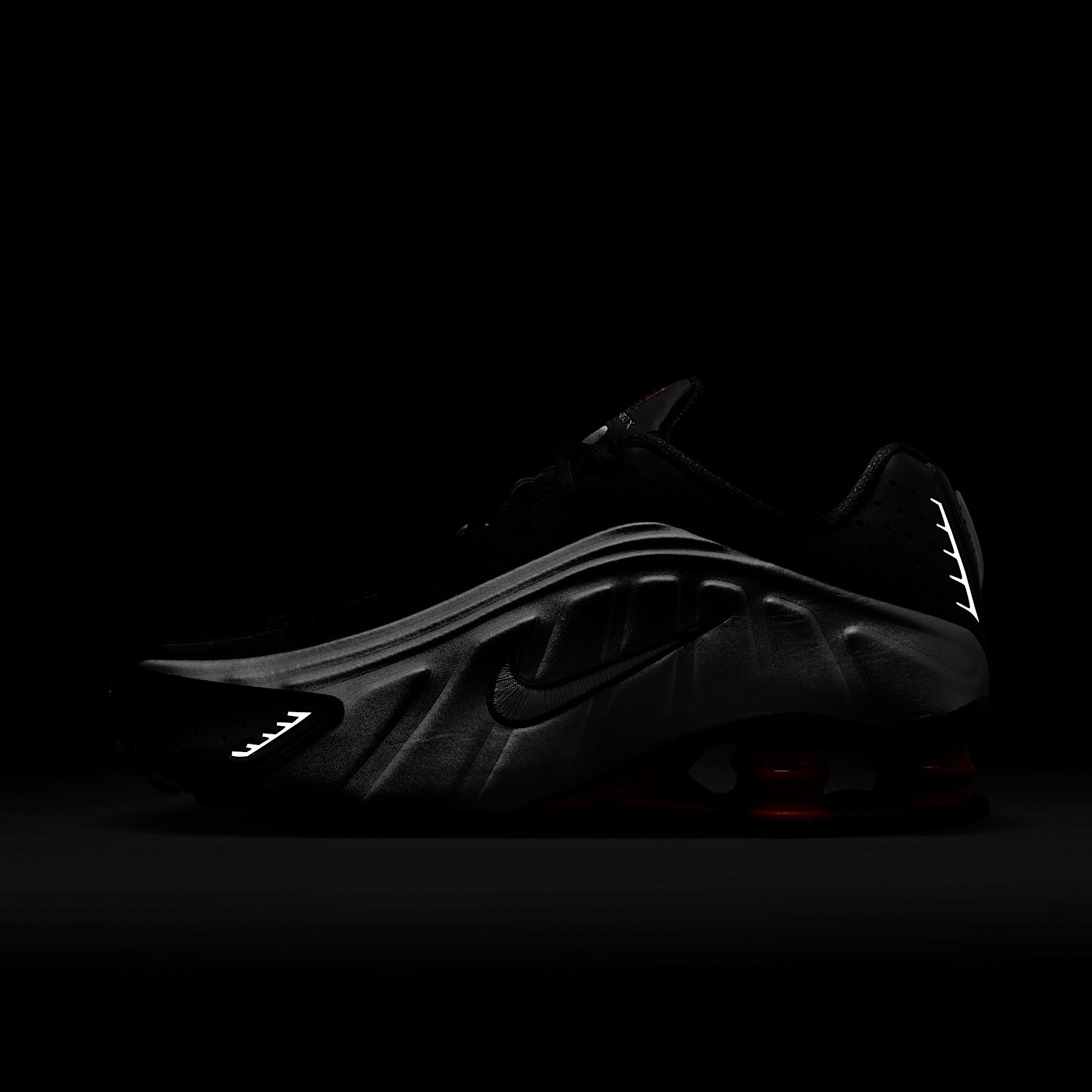 Nike Women's Shox R4 Shoes Product Image