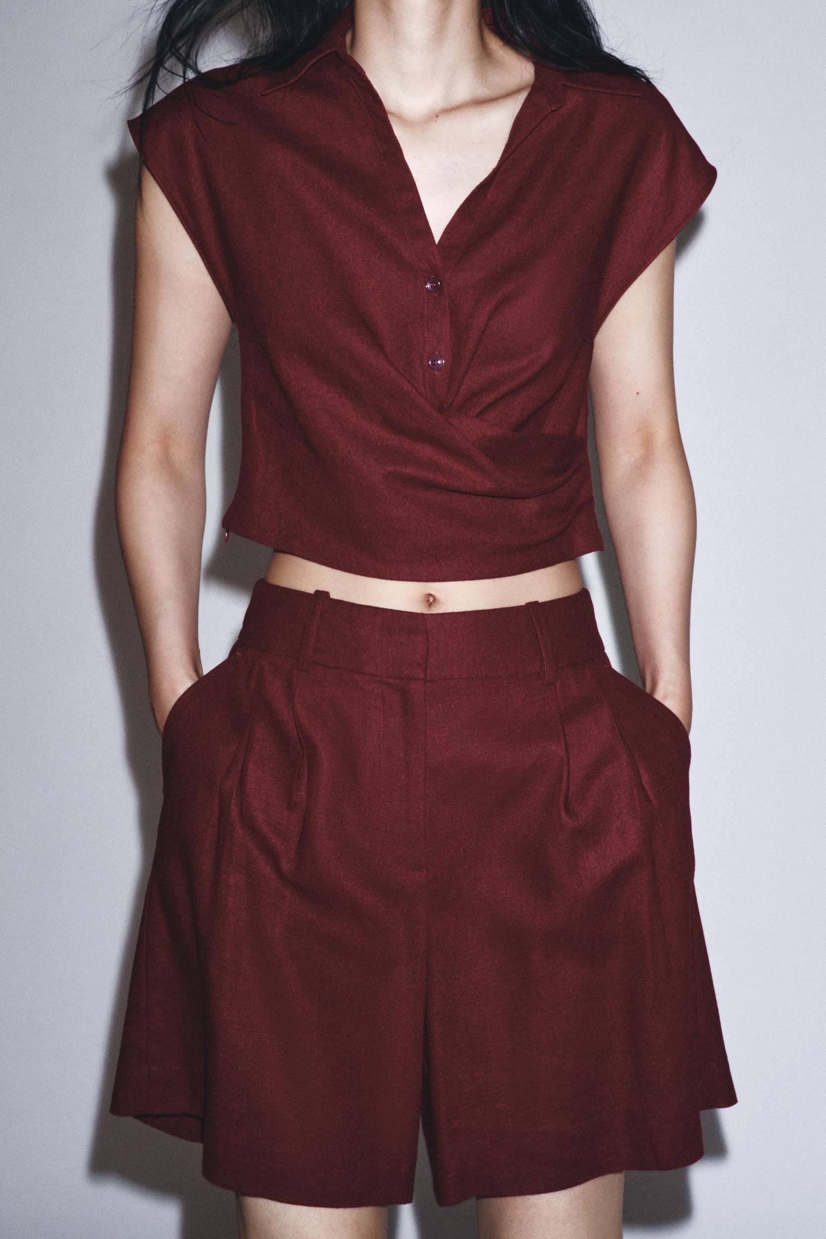 PLEATED LINEN BERMUDA SHORTS Product Image