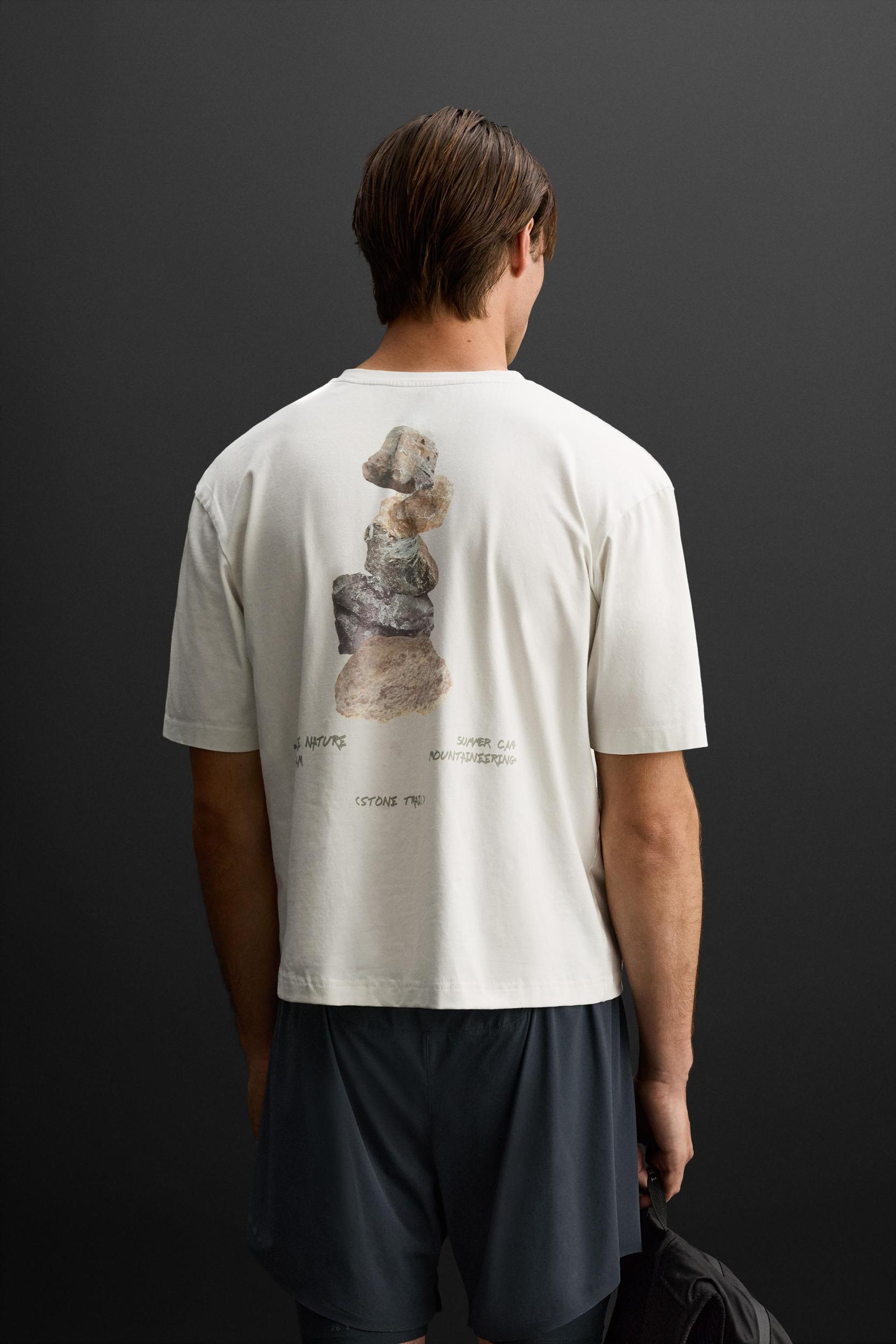 GRAPHIC PRINT T-SHIRT Product Image