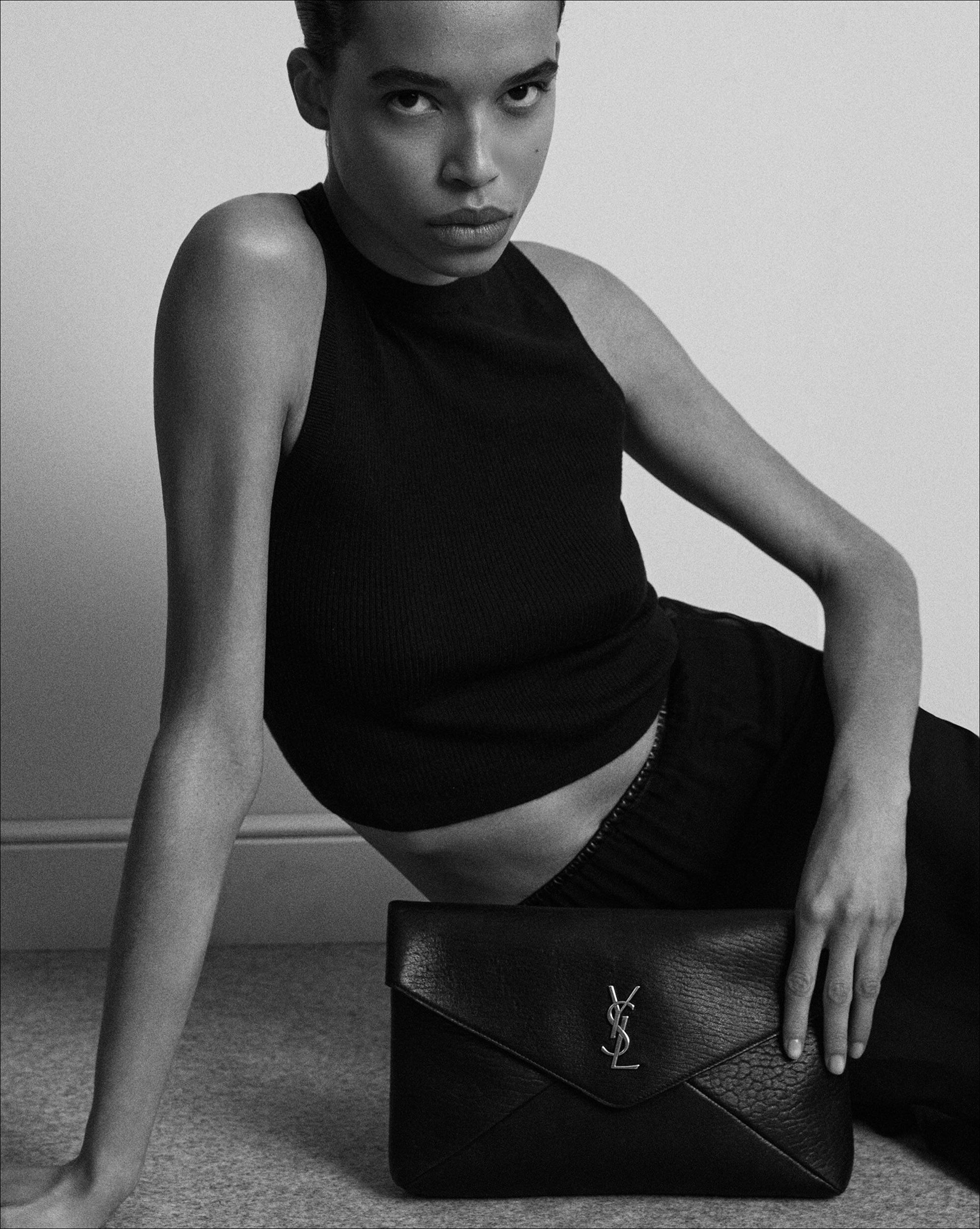 CASSANDRE large envelope pouch in raffia Product Image