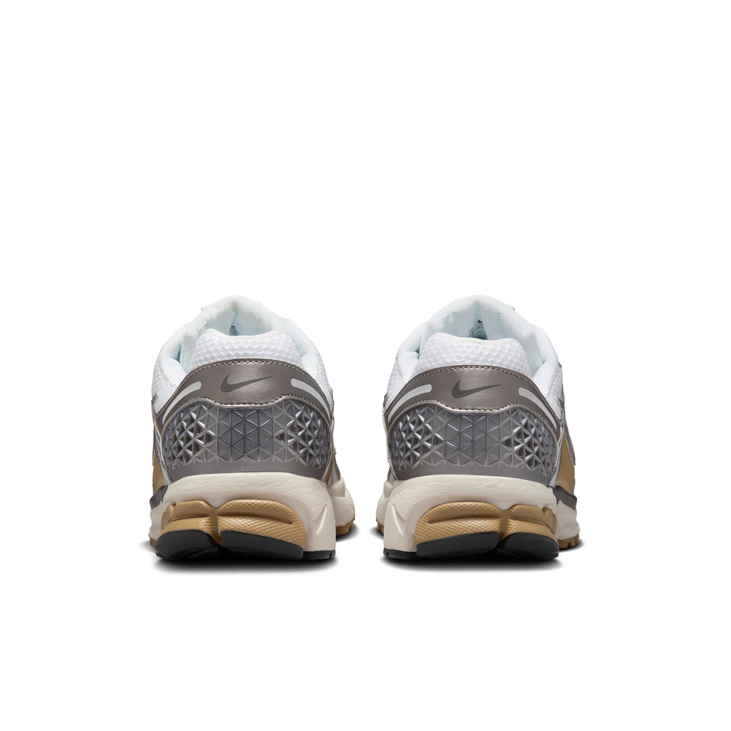 Nike Men's Zoom Vomero 5 Shoes Product Image
