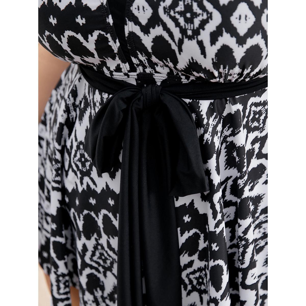 Plus Size Geometric Patchwork Knotted A Line Tankini Top Women's Swimwear Black Vacation Adjustable Straps High stretch Bodycon V-neck Curve Swim Tops BloomChic 26/4X Product Image