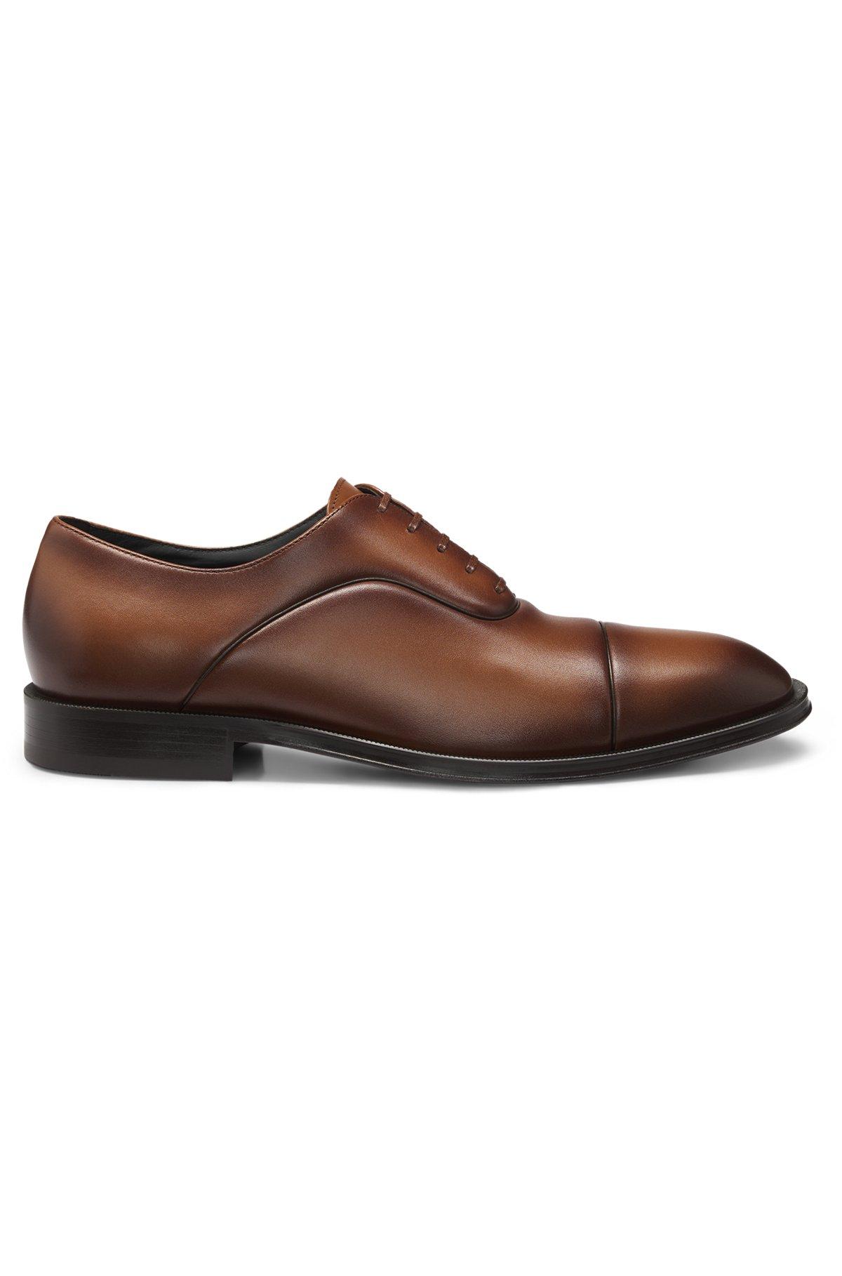 Captoe Oxford shoes in smooth leather Product Image