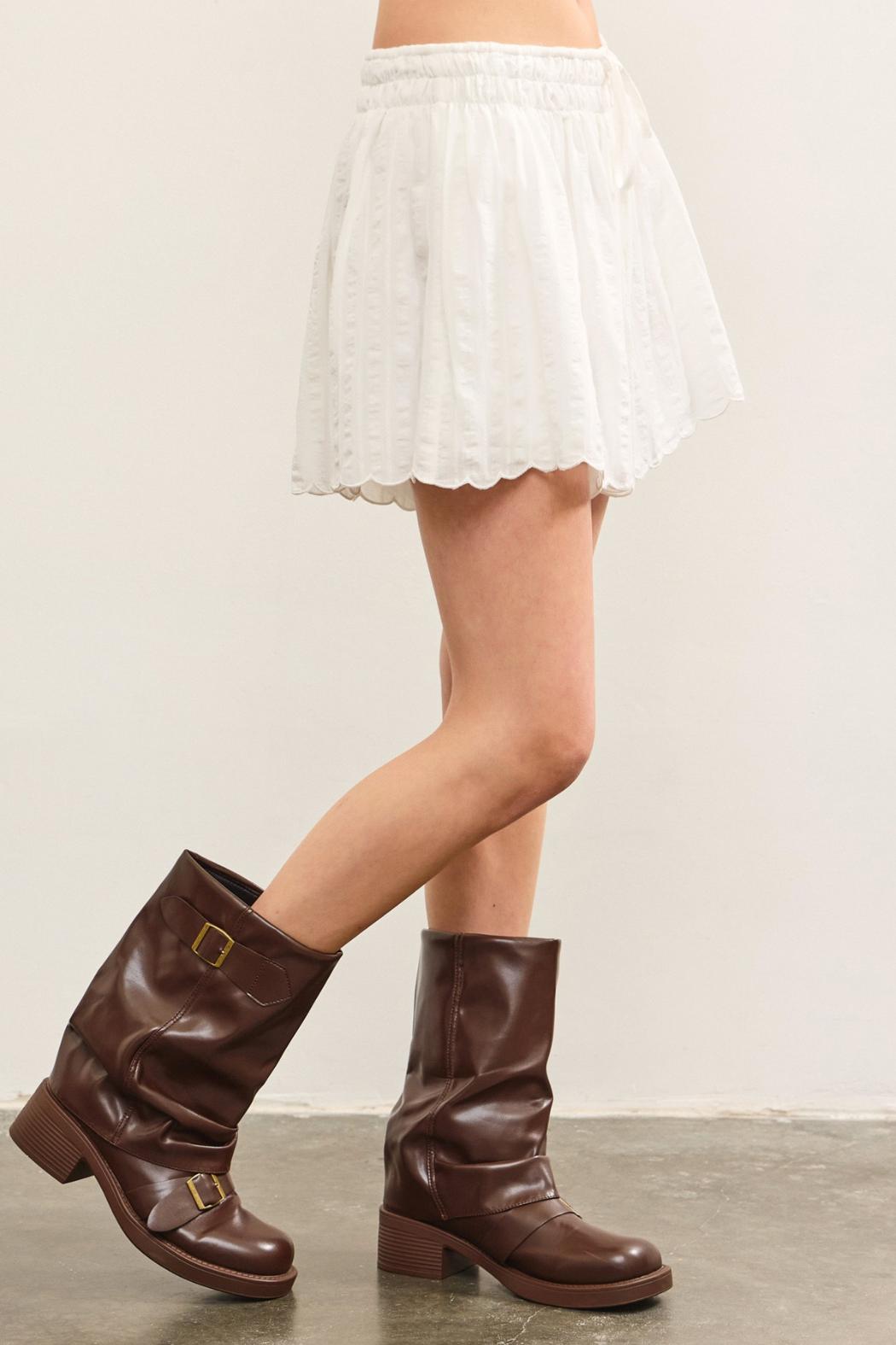 Elastic Waist Scallop Shorts Product Image