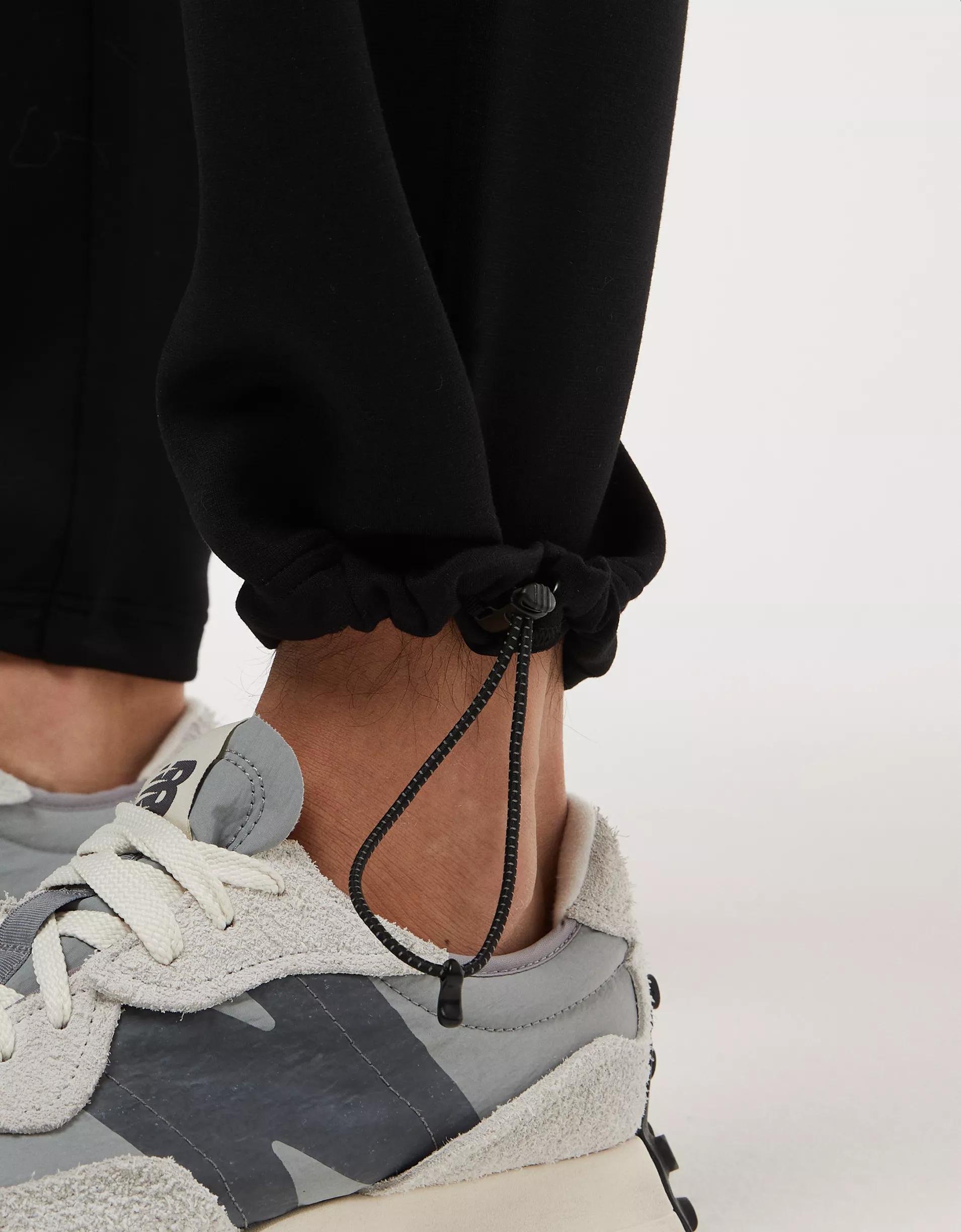 AE 24/7 Pant Product Image