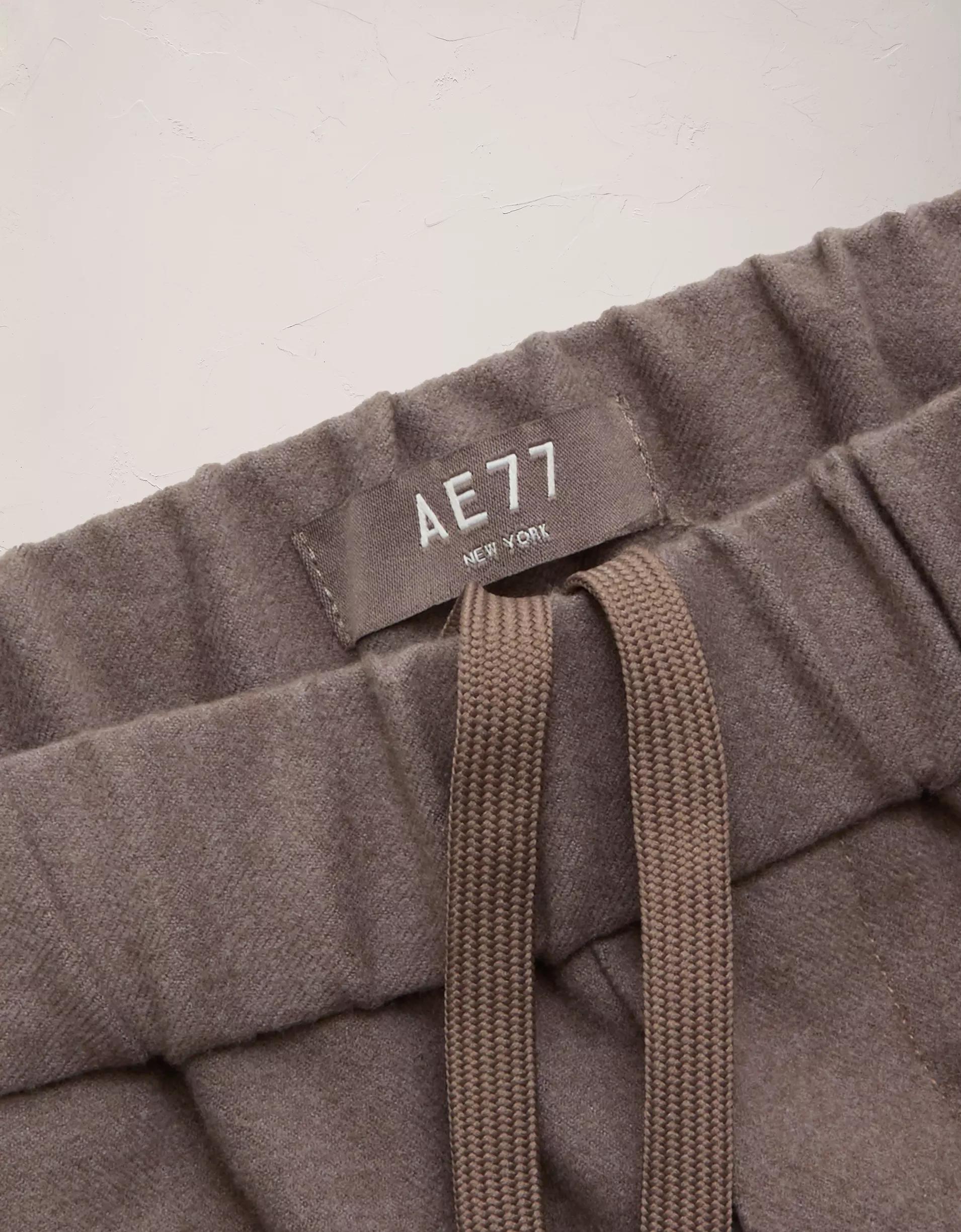 AE77 Premium Loose Trouser Product Image