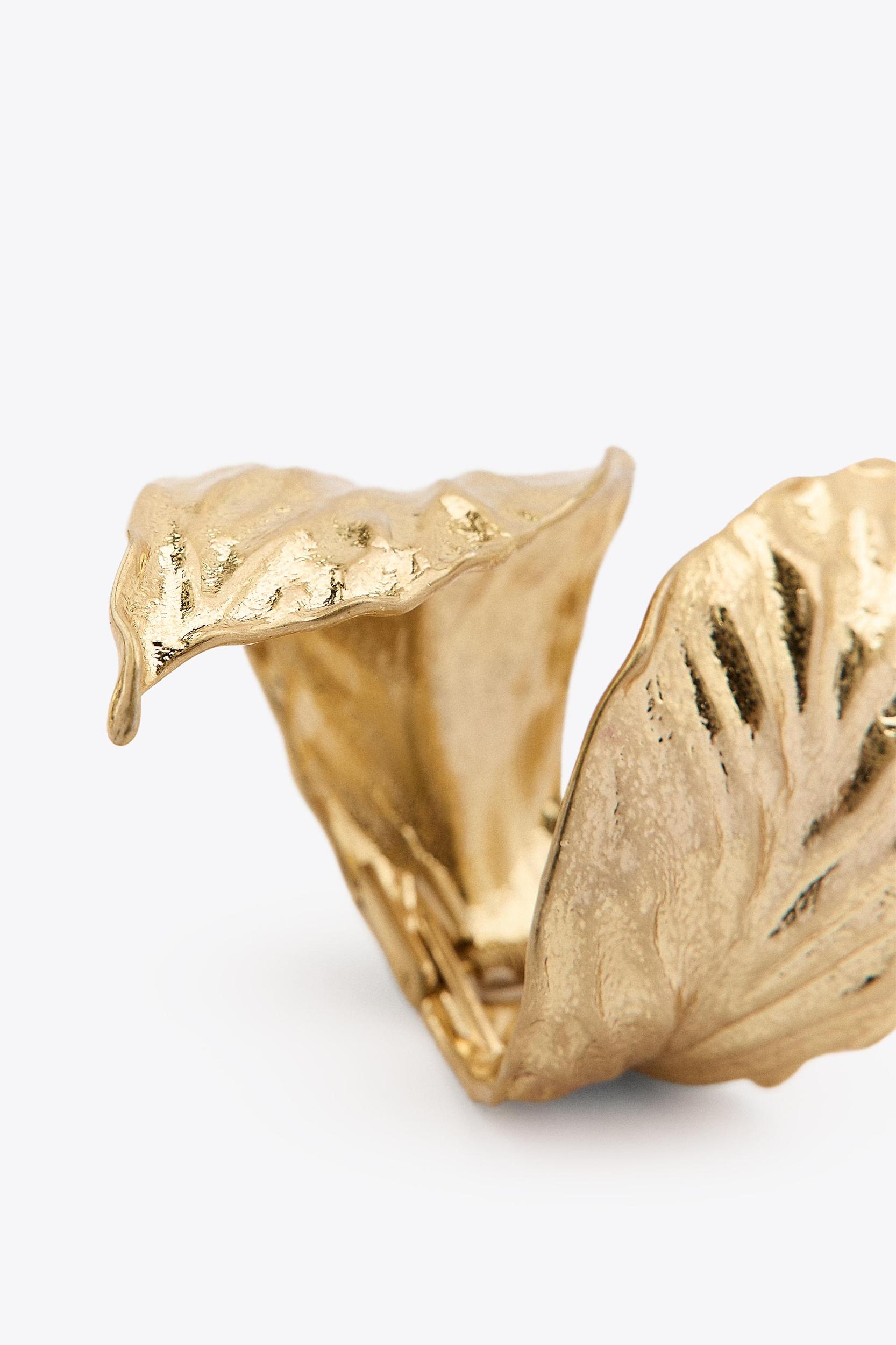 METAL LEAF BRACELET Product Image