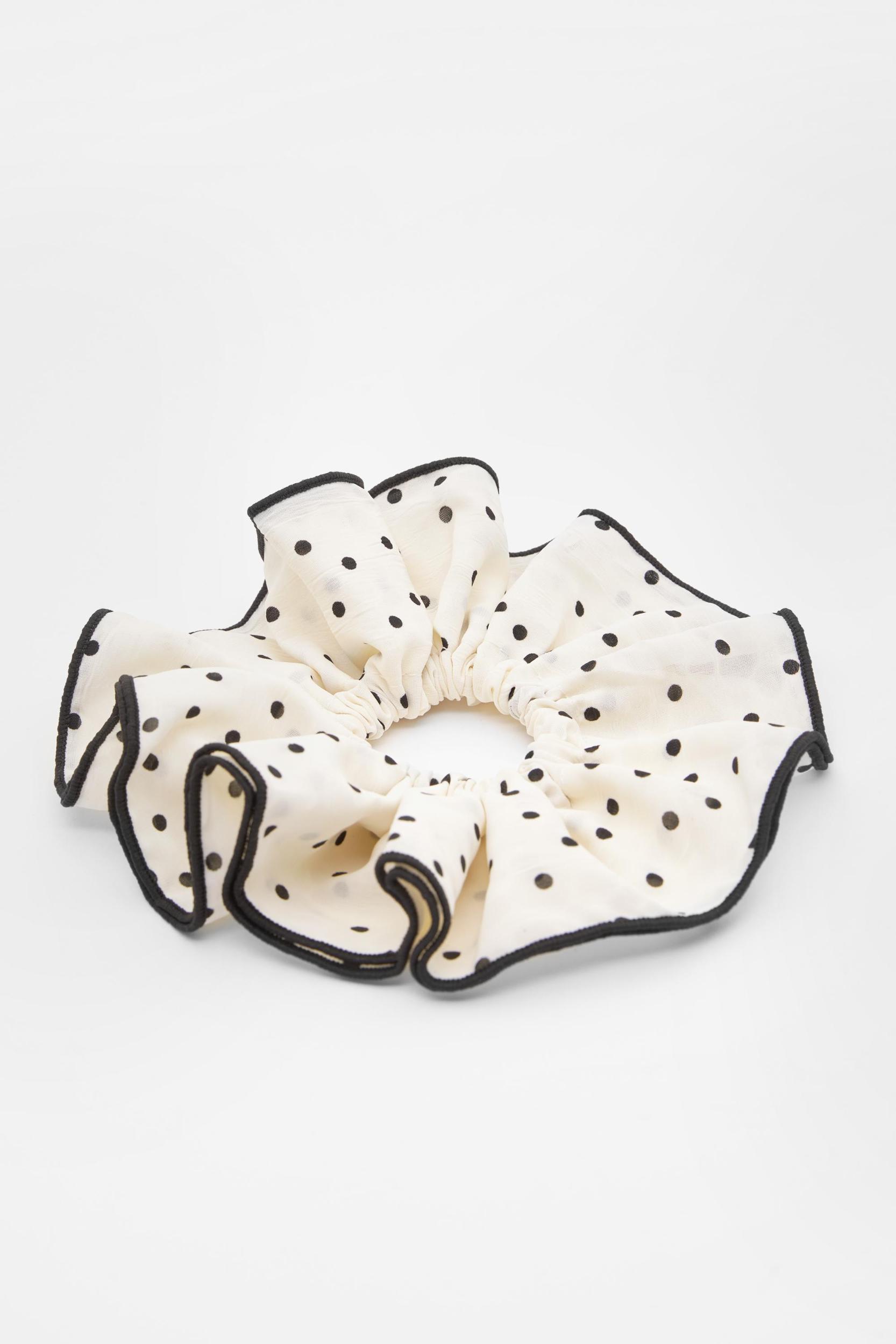 Polka dot scrunchie Product Image