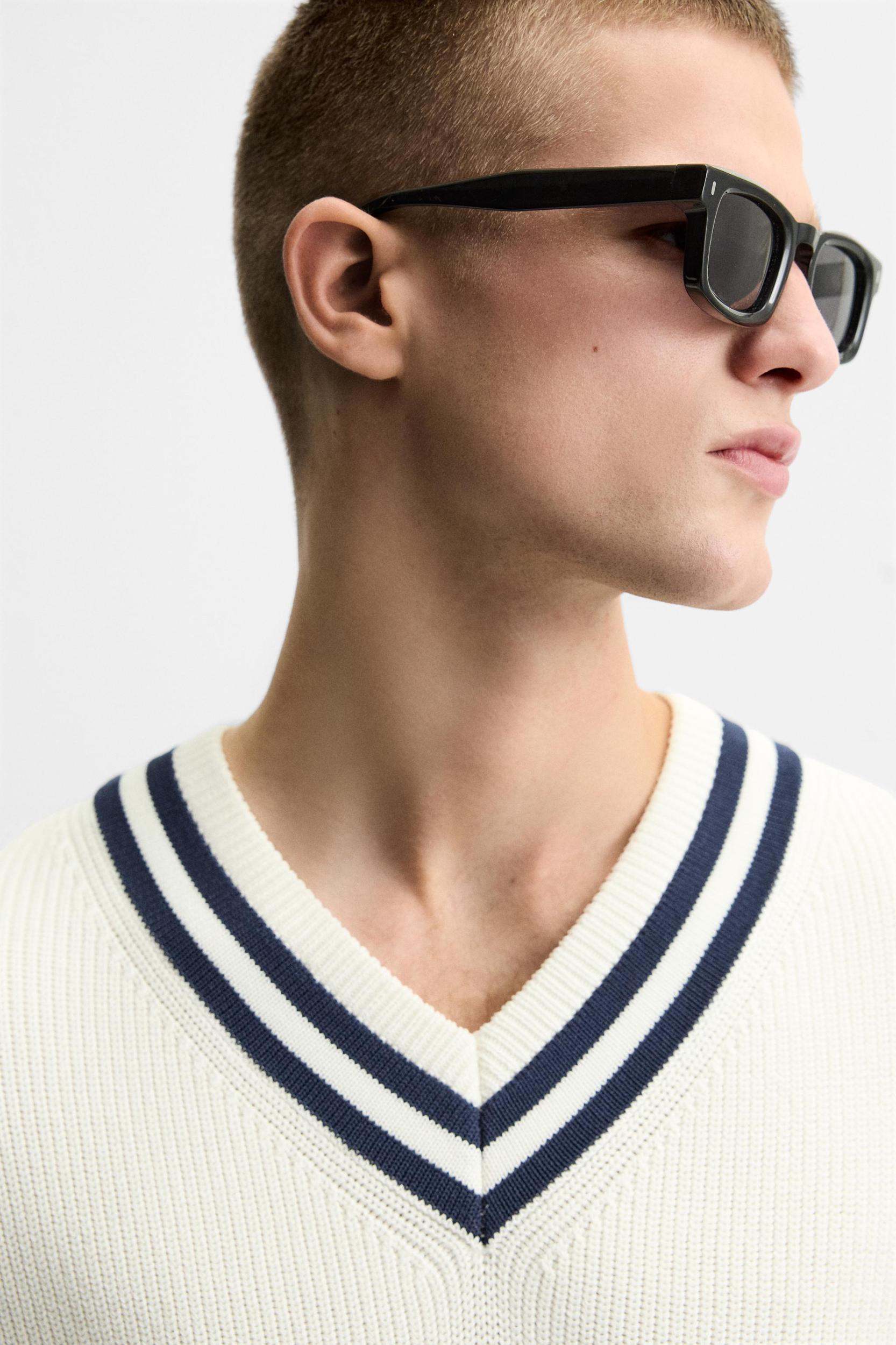 V-NECK VEST Product Image