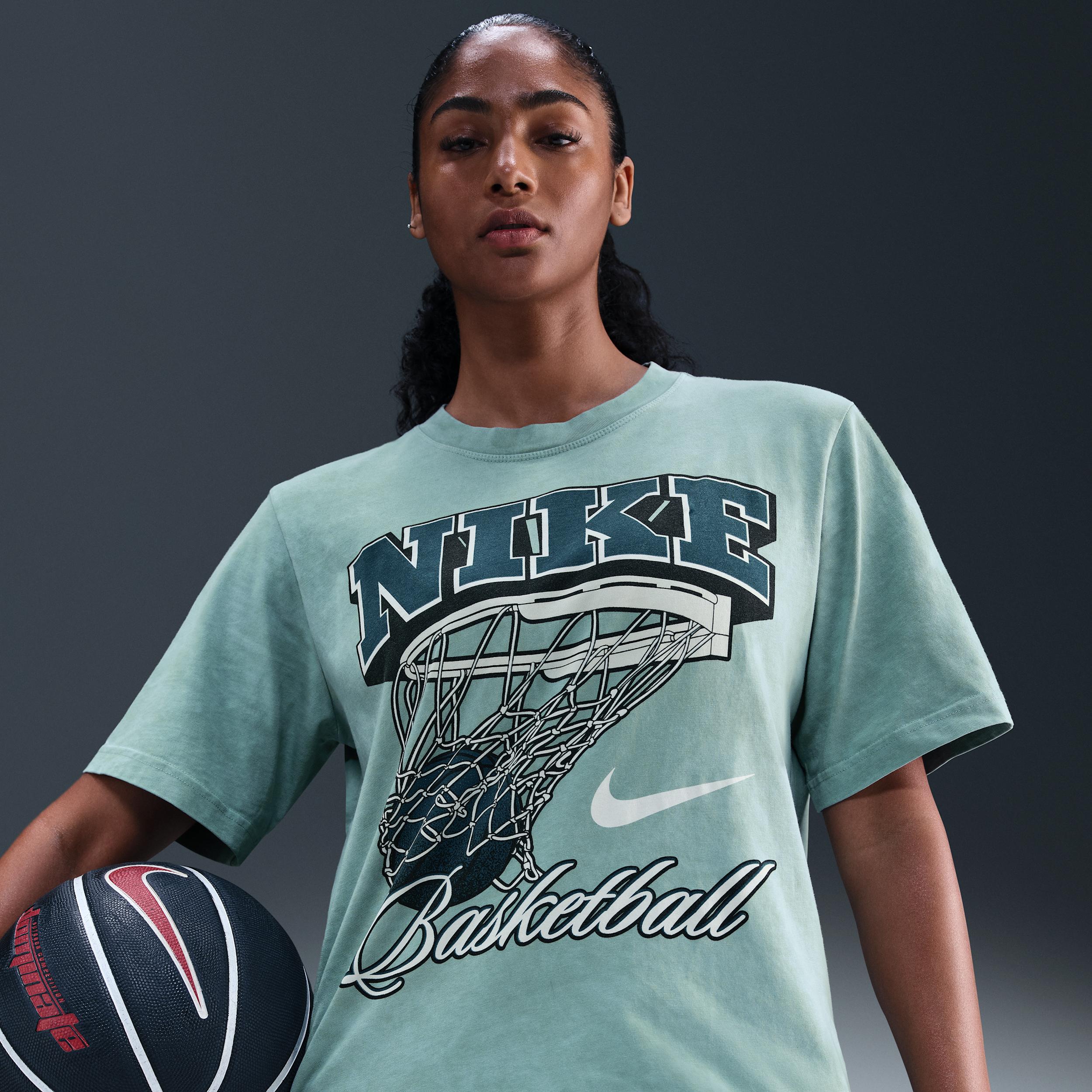 Nike Women's Loose Graphic Basketball T-Shirt Product Image