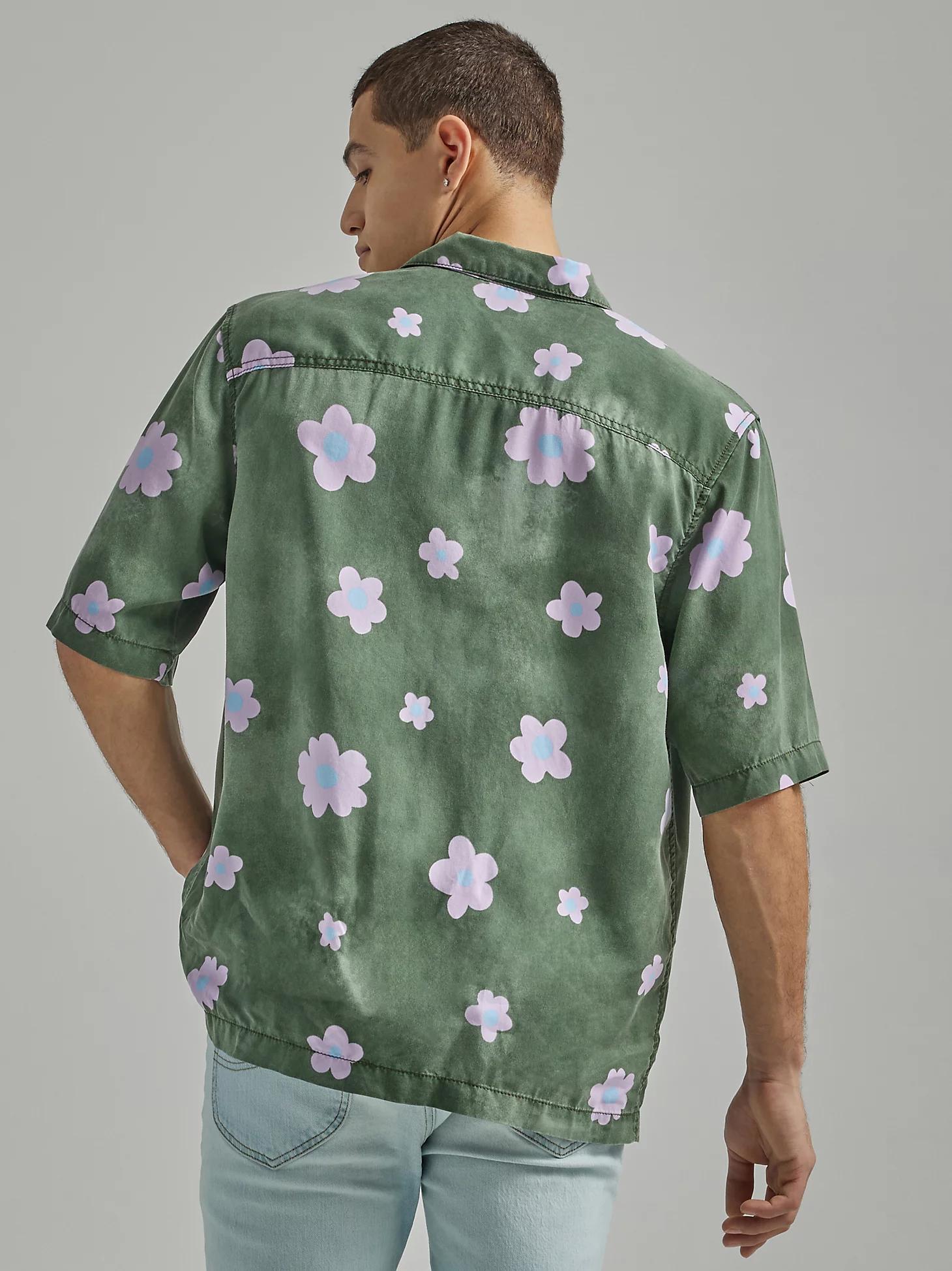 Men's Oversized Floral Resort Shirt | Men's Tops & Tees | Lee® Product Image
