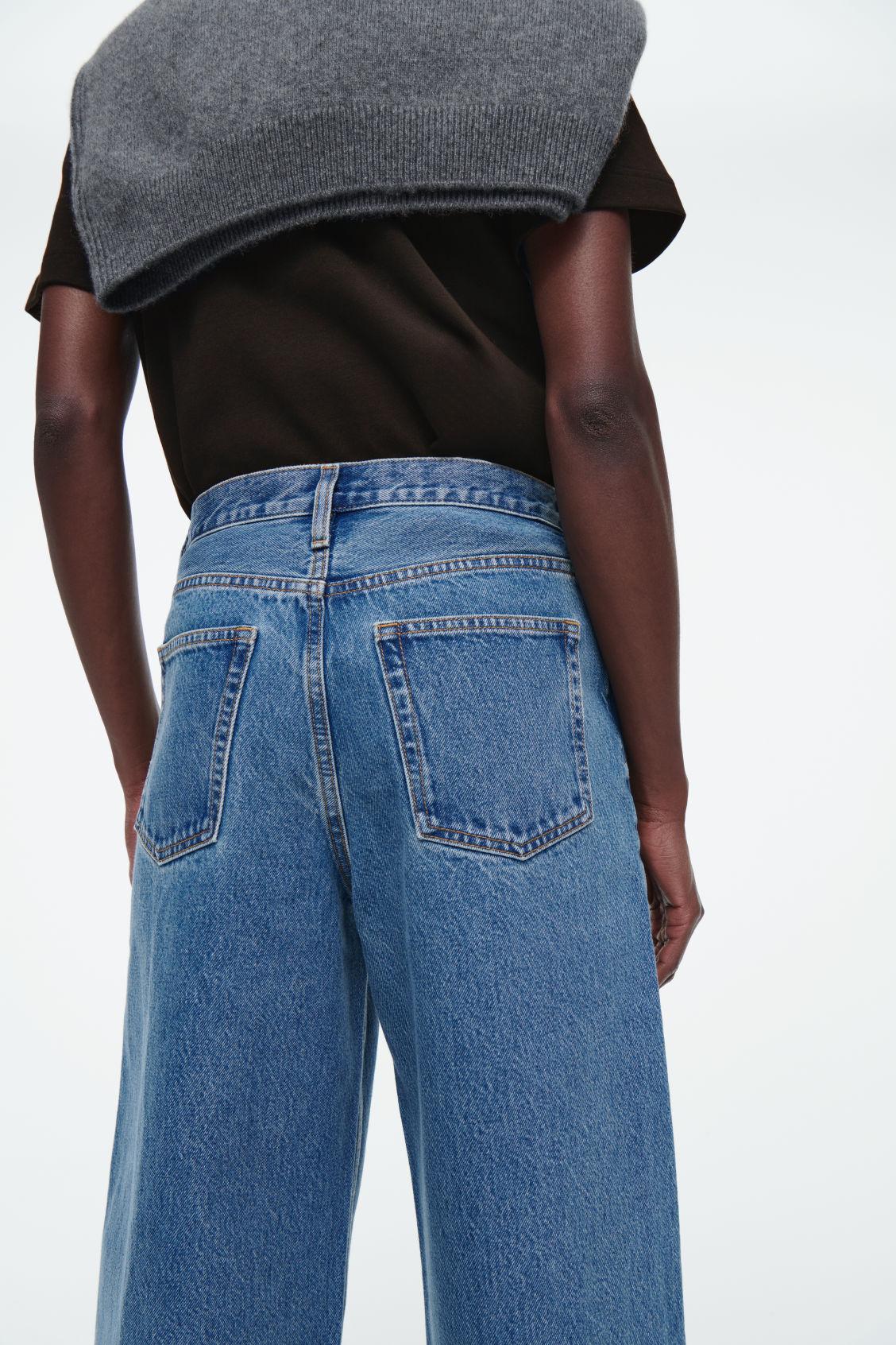 ARCH TAPERED JEANS Product Image