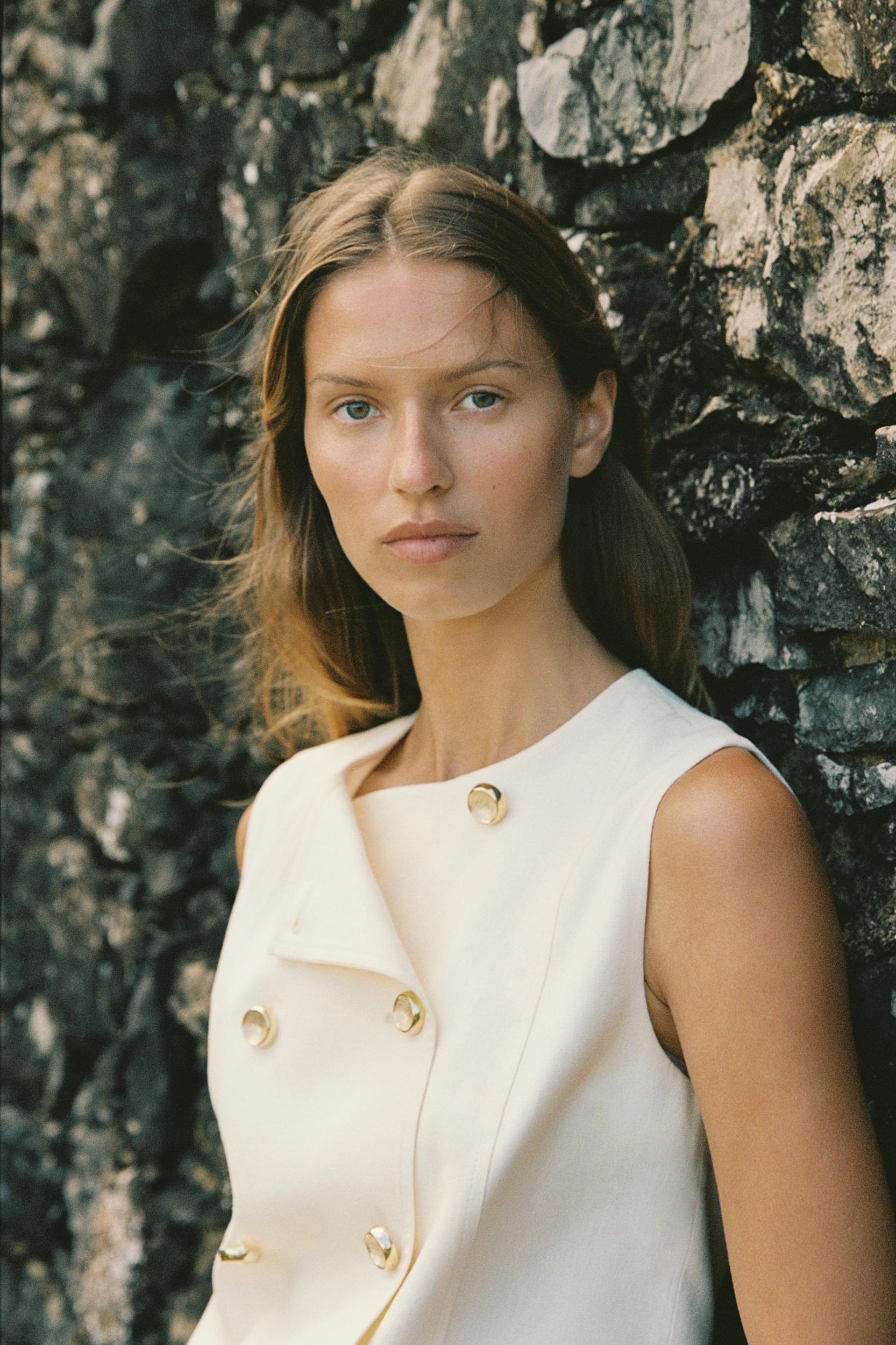 LINEN DOUBLE BREASTED VEST Product Image