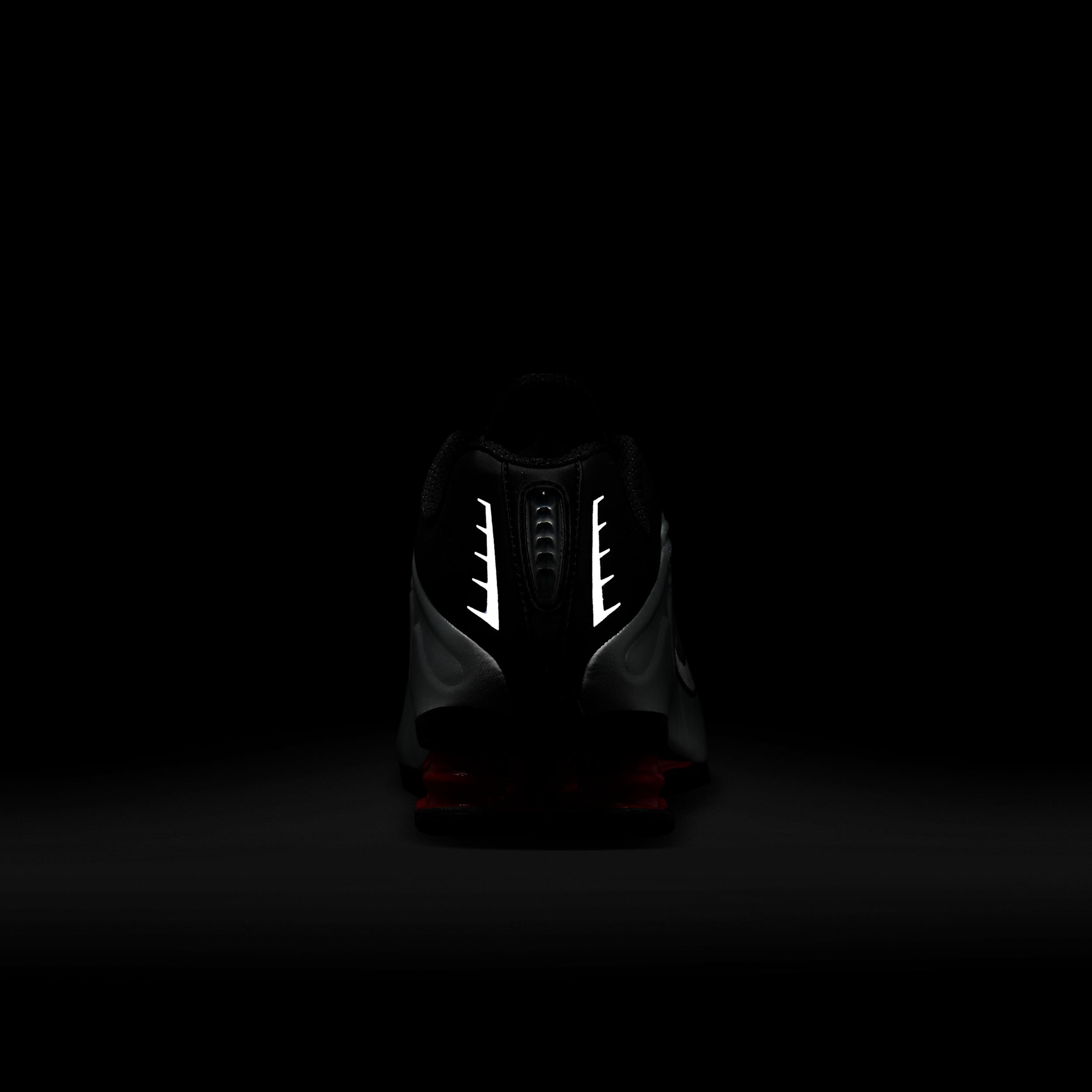 Nike Women's Shox R4 Shoes Product Image