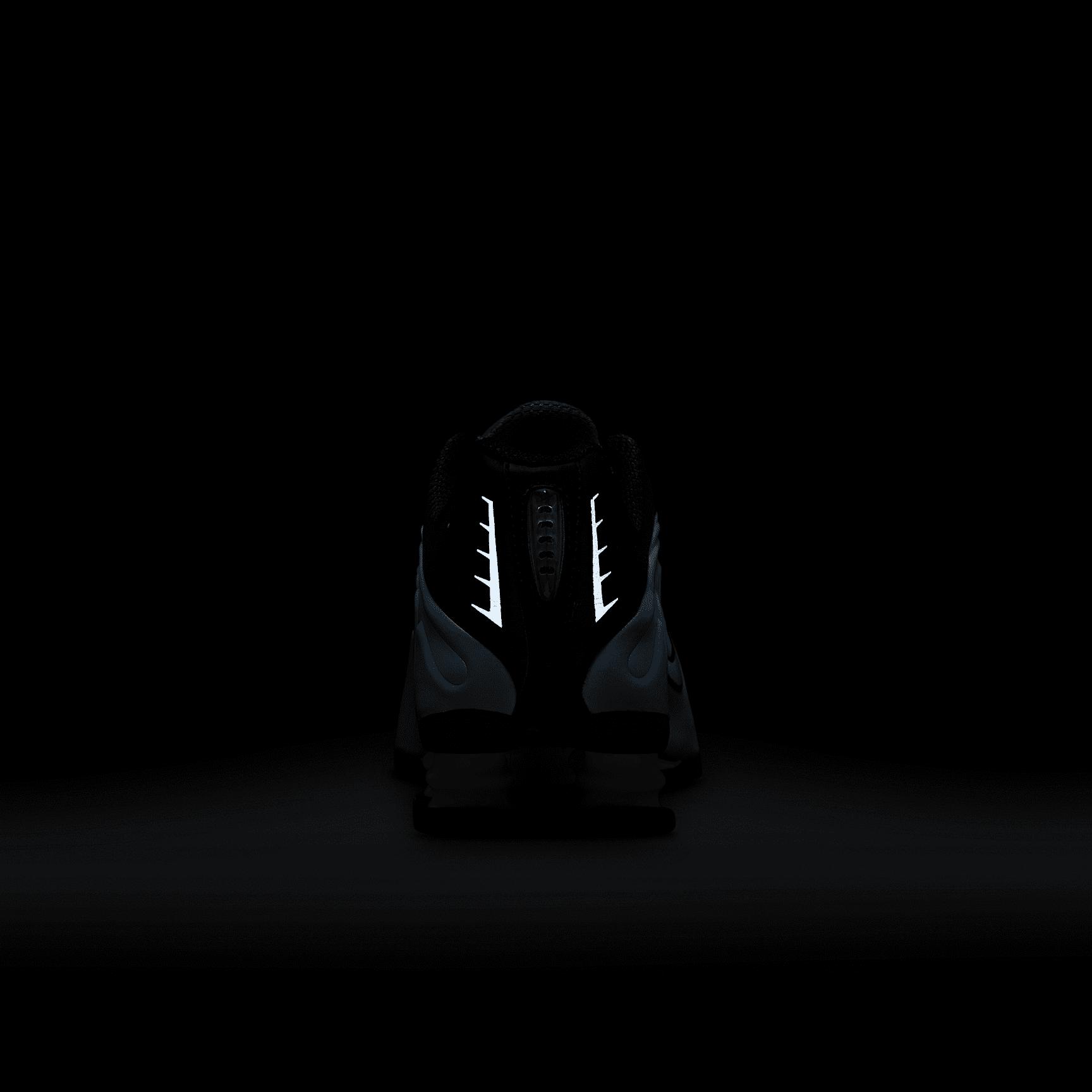 Nike Women's Shox R4 Shoes Product Image