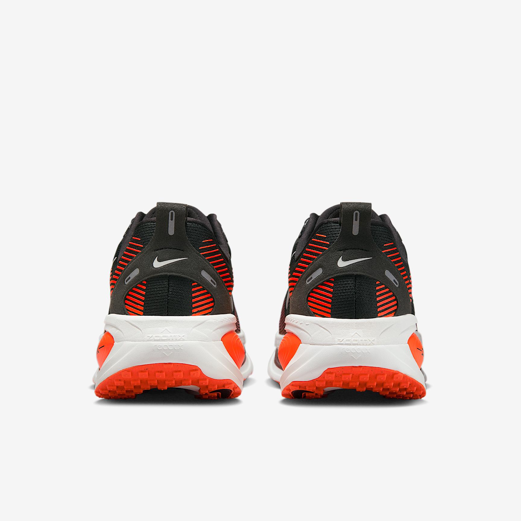 Nike Men's Vomero 18 Road Running Shoes (Extra Wide) Product Image