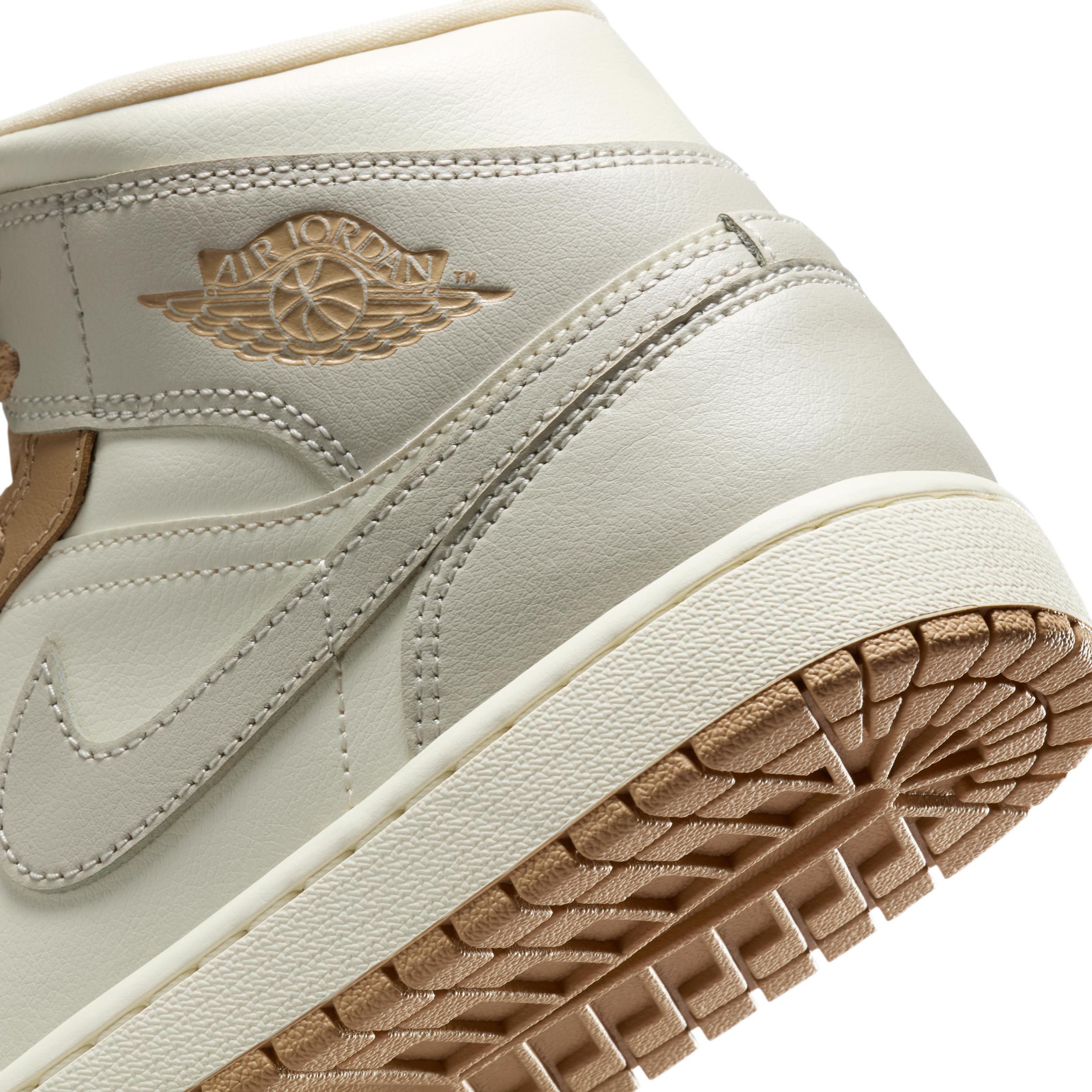 Women's Air Jordan 1 Mid Shoes Product Image