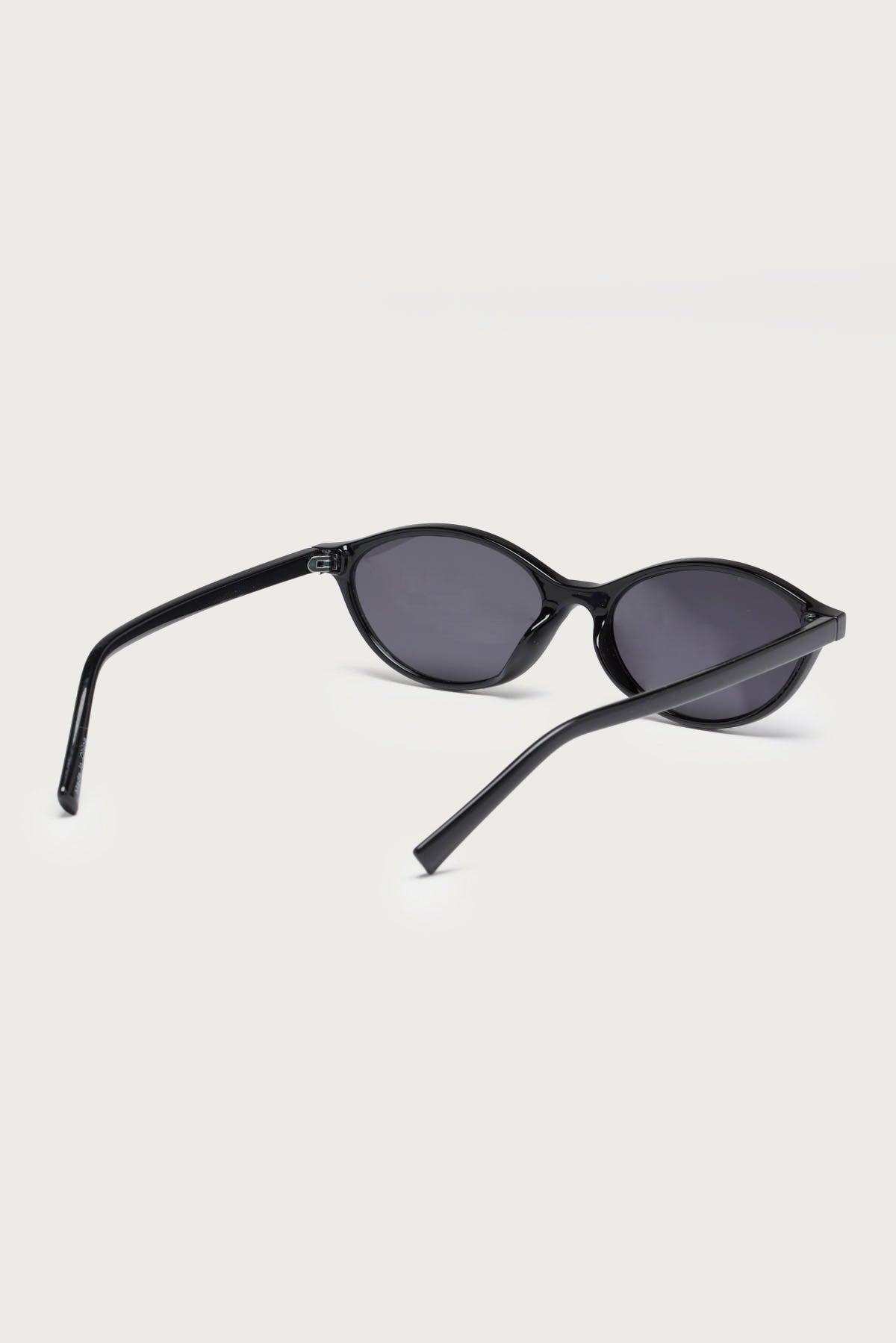 Arlo Oval Sunglasses Product Image