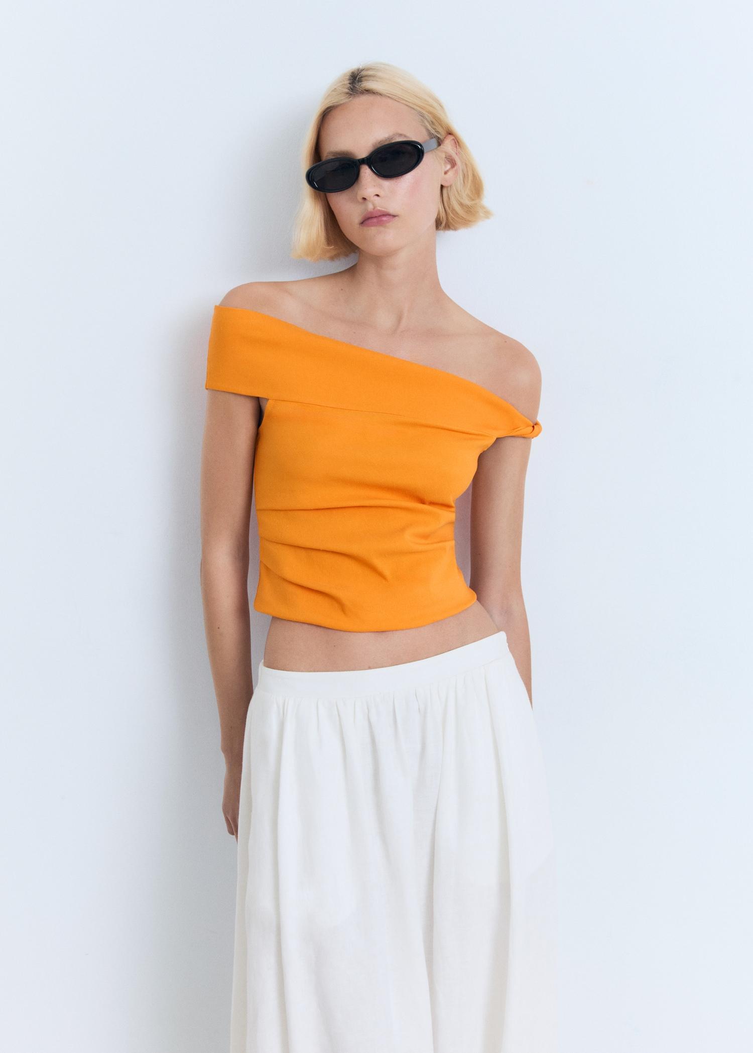 Asymmetrical strapless top - Women | MANGO USA Product Image