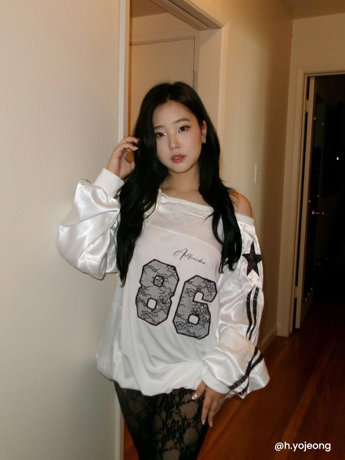 Aelfric Eden Off-The-Shoulder Sweatshirt Female Product Image