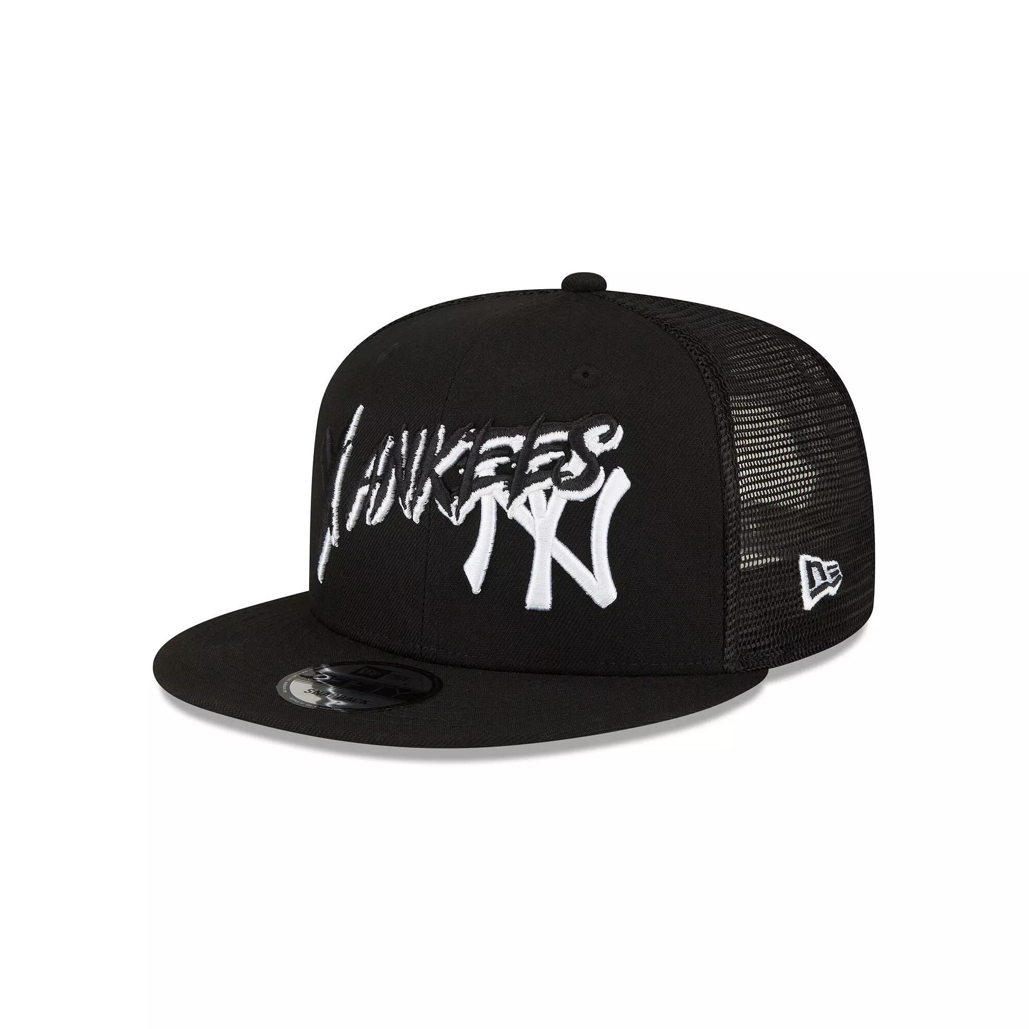 Men's New Era Black New York Yankees Street Trucker 9FIFTY Snapback Hat Product Image