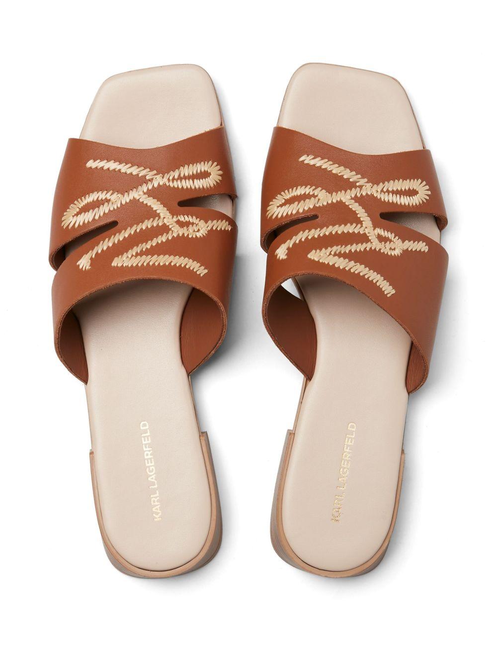 logo-embroidered slippers Product Image