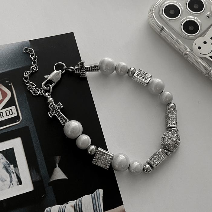 SKULL PEARL BRACELET Product Image