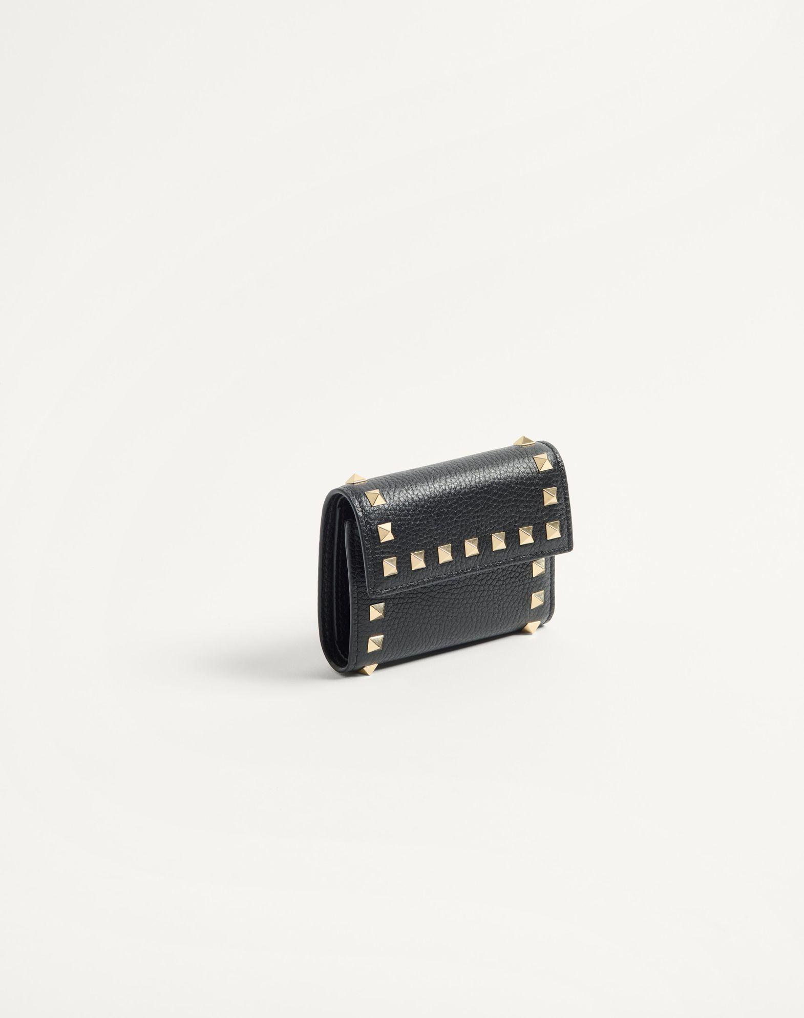 Rockstud Trifold Wallet In Grainy Calfskin Product Image
