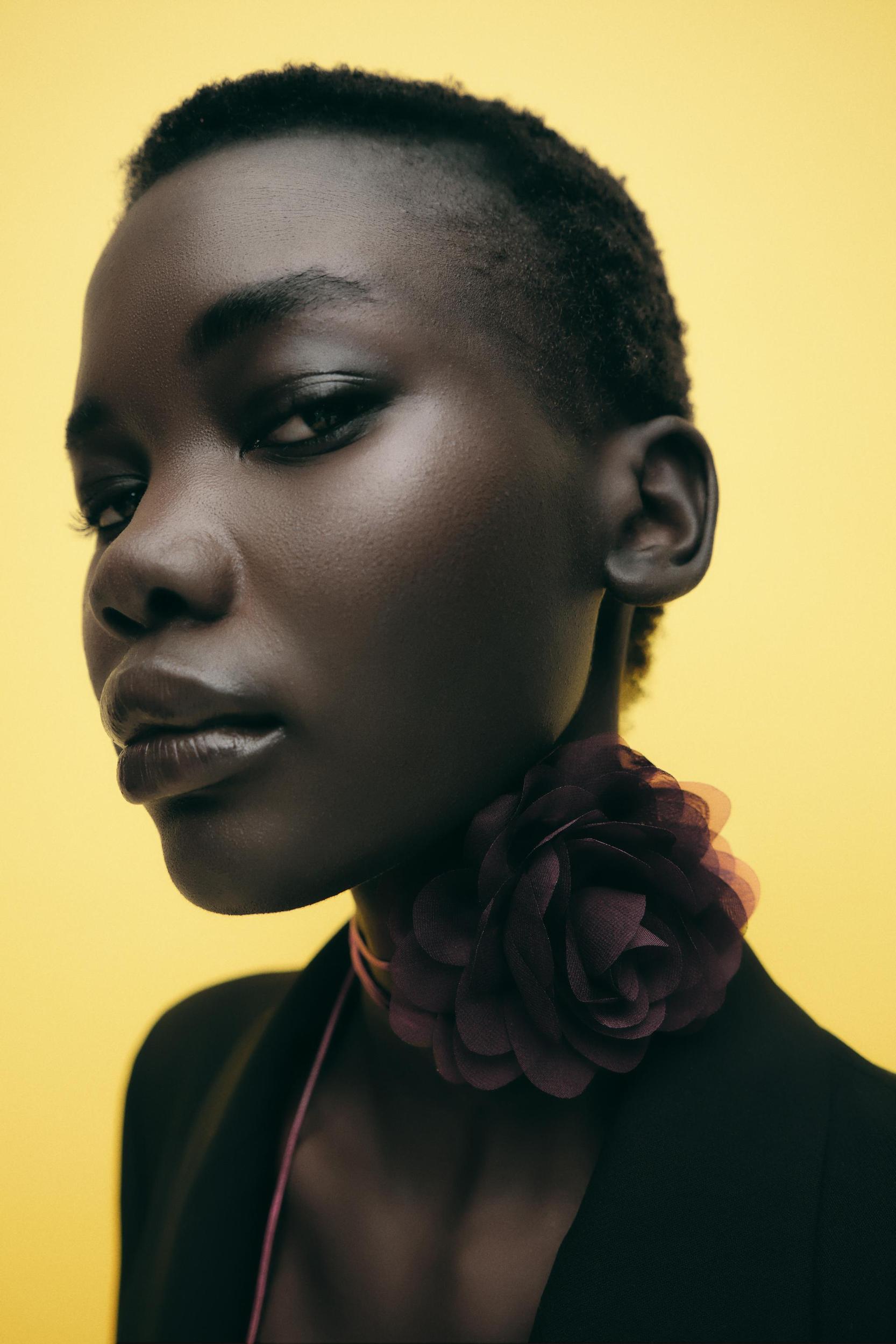 FABRIC FLOWER NECKLACE Product Image