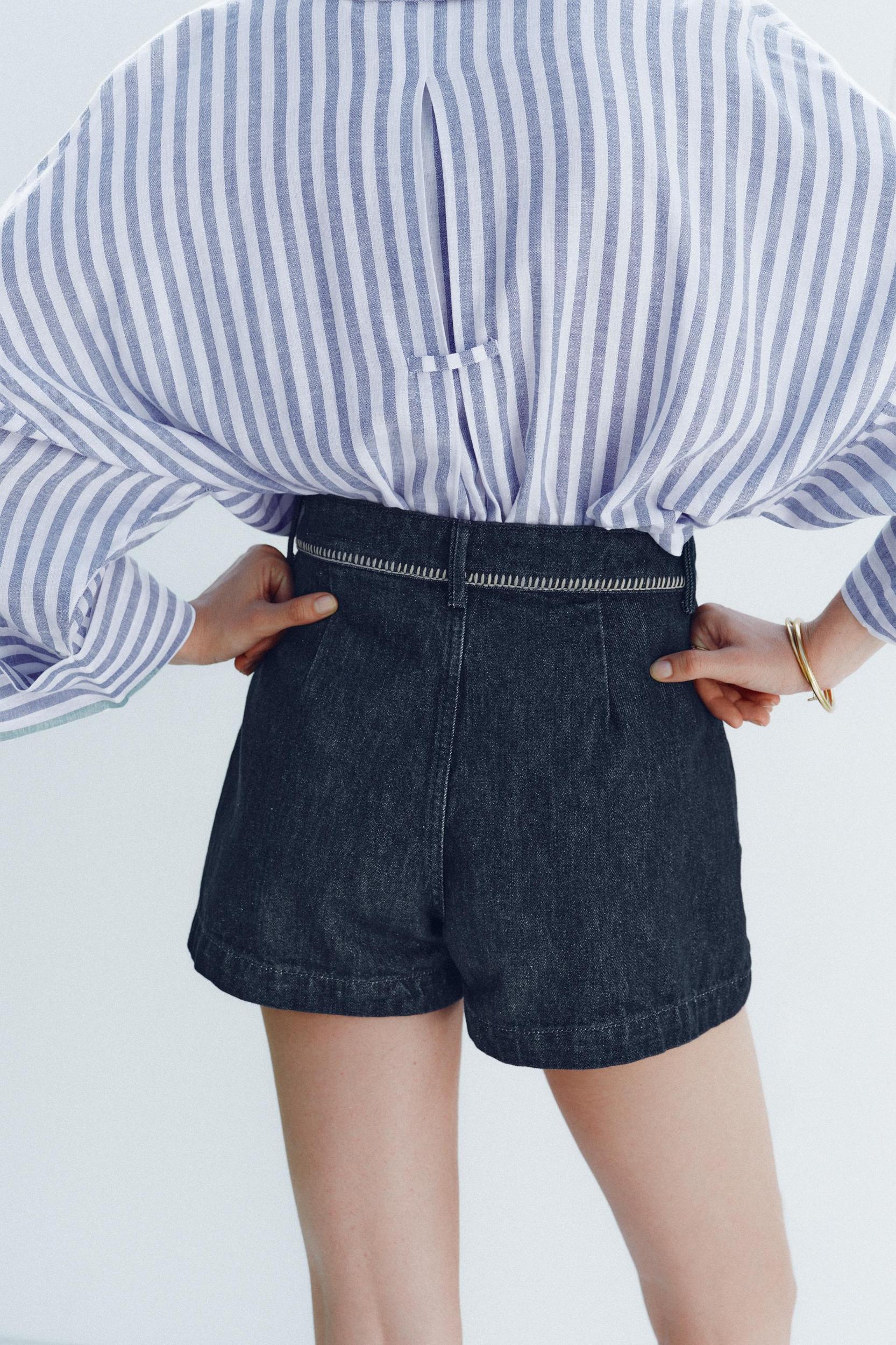 Z1975 HIGH-WAISTED DENIM SHORTS WITH TOPSTITCHING Product Image
