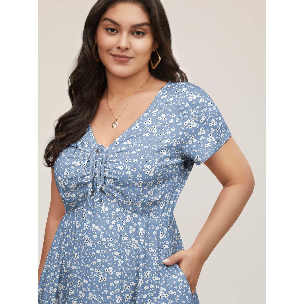 Plus Size Ditsy Floral Elastic Waist Knot Drawstring Dress LightBlue Women Leisure Non V-neck Short sleeve Curvy Midi Dress BloomChic 30/6X Product Image