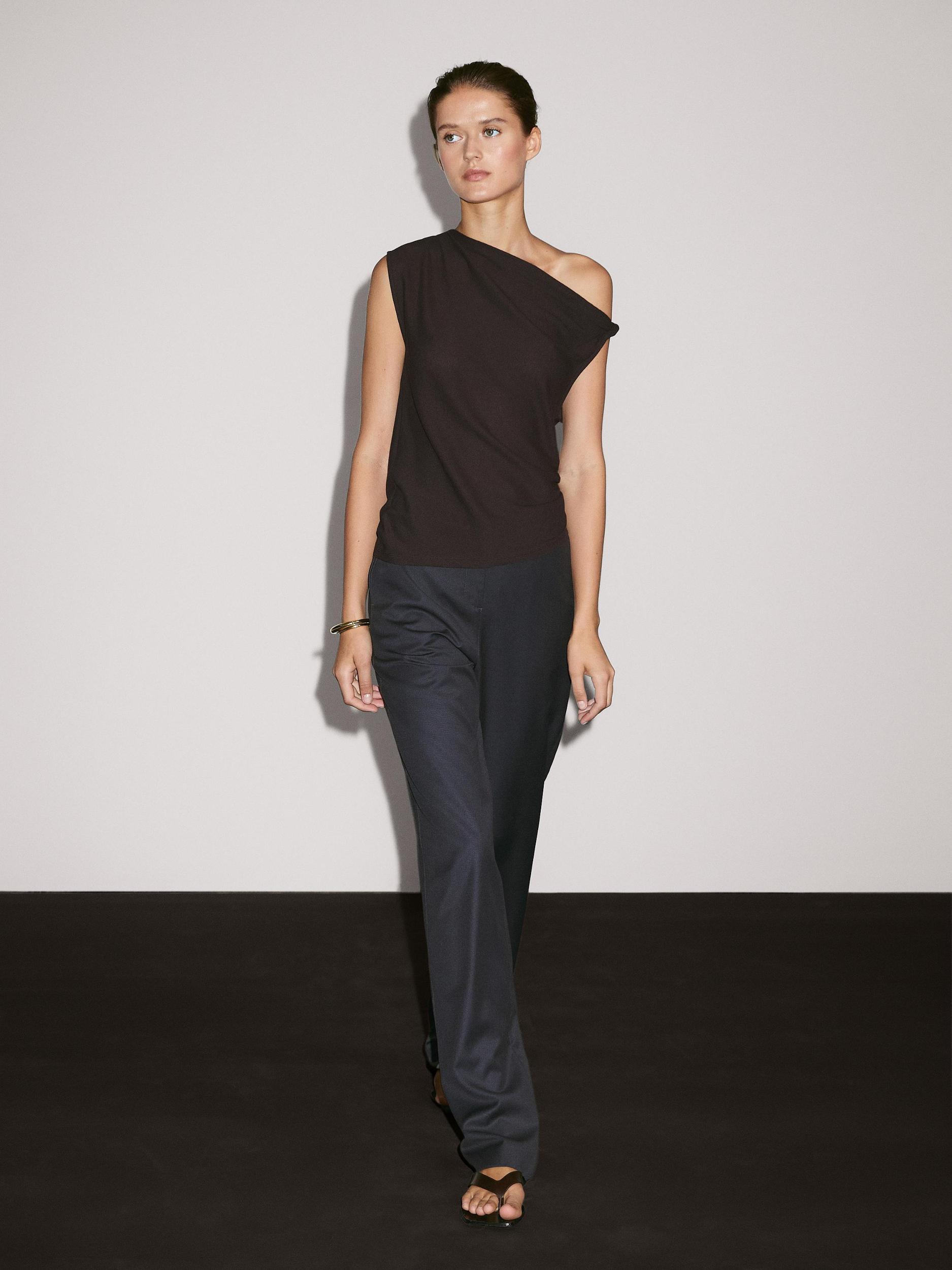 Asymmetric top with knot detail Product Image