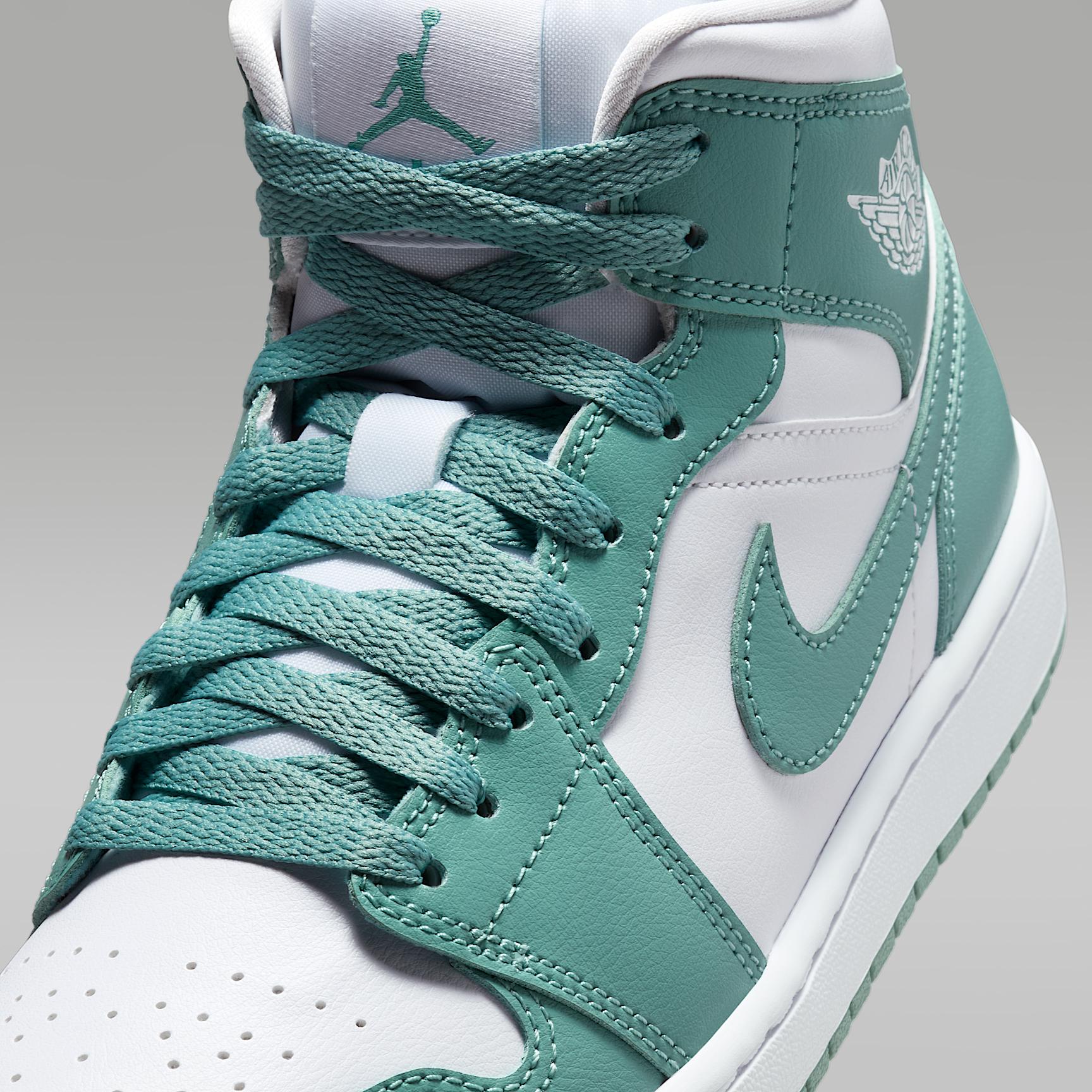 Women's Air Jordan 1 Mid Shoes Product Image