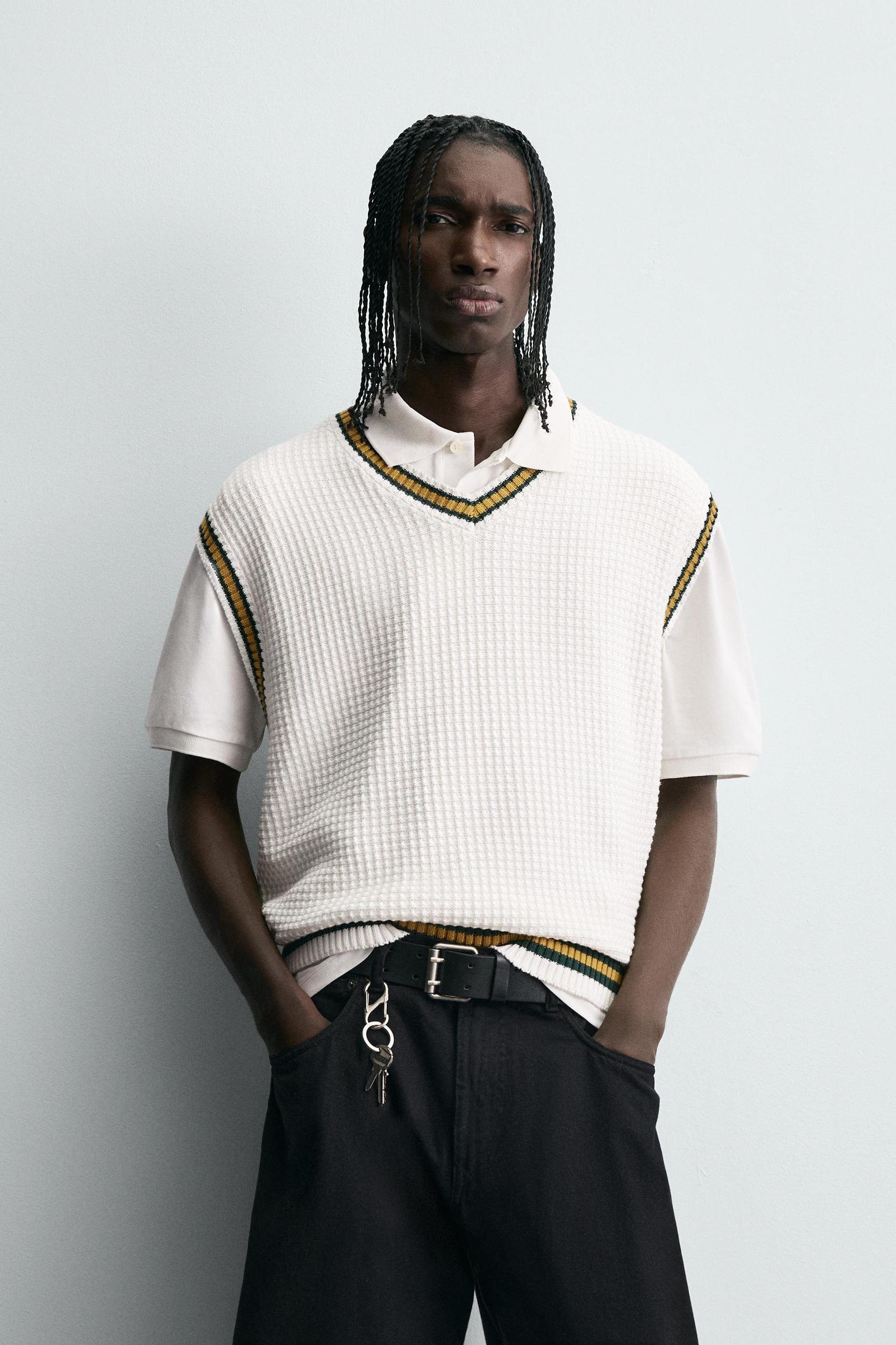 CONTRAST STRIPE KNIT VEST Product Image