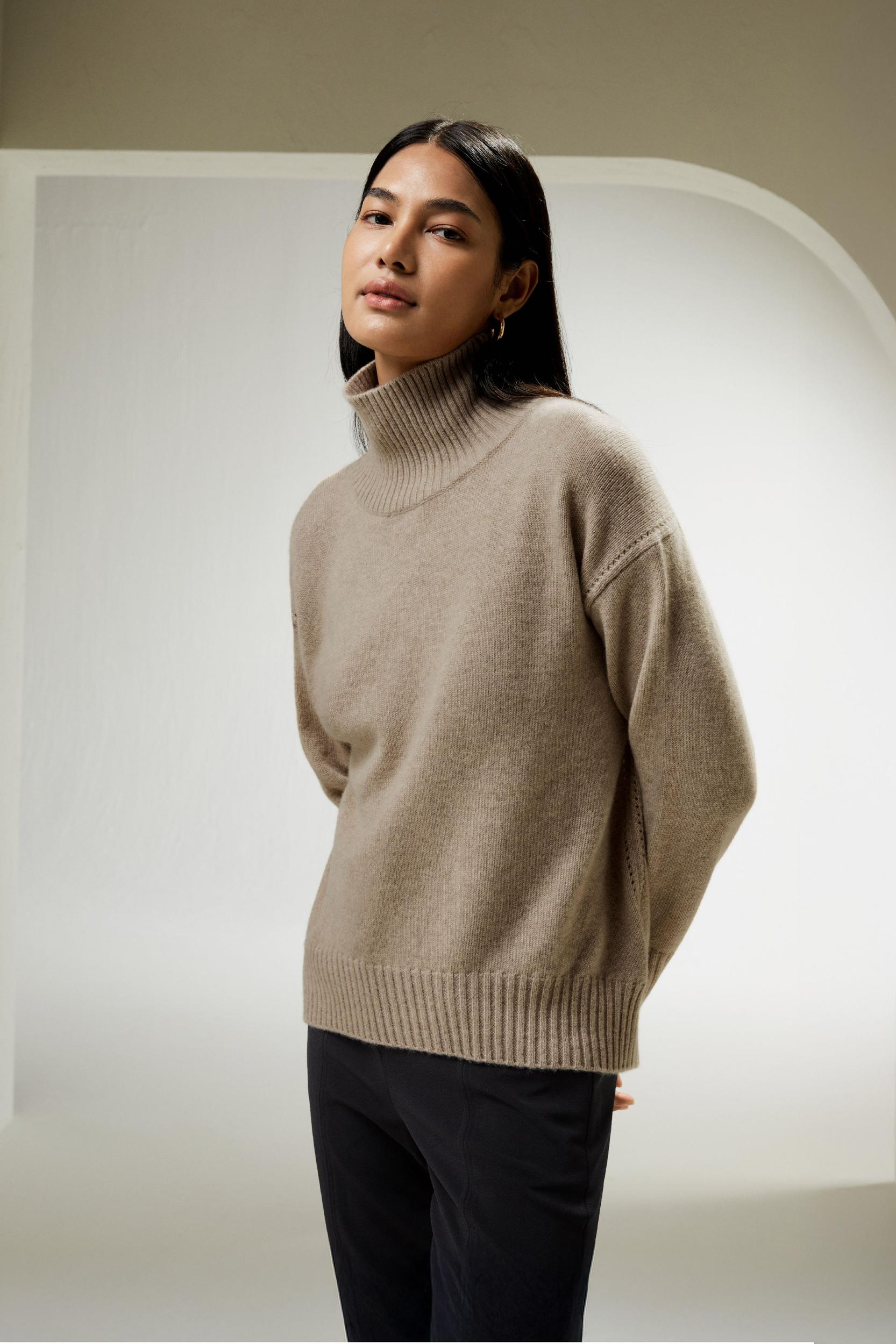 Turtleneck Relaxed-Fit Cashmere Sweater Product Image