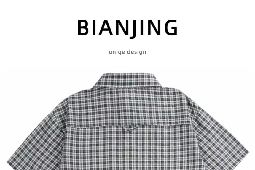 Short-Sleeve Plaid Shirt Product Image