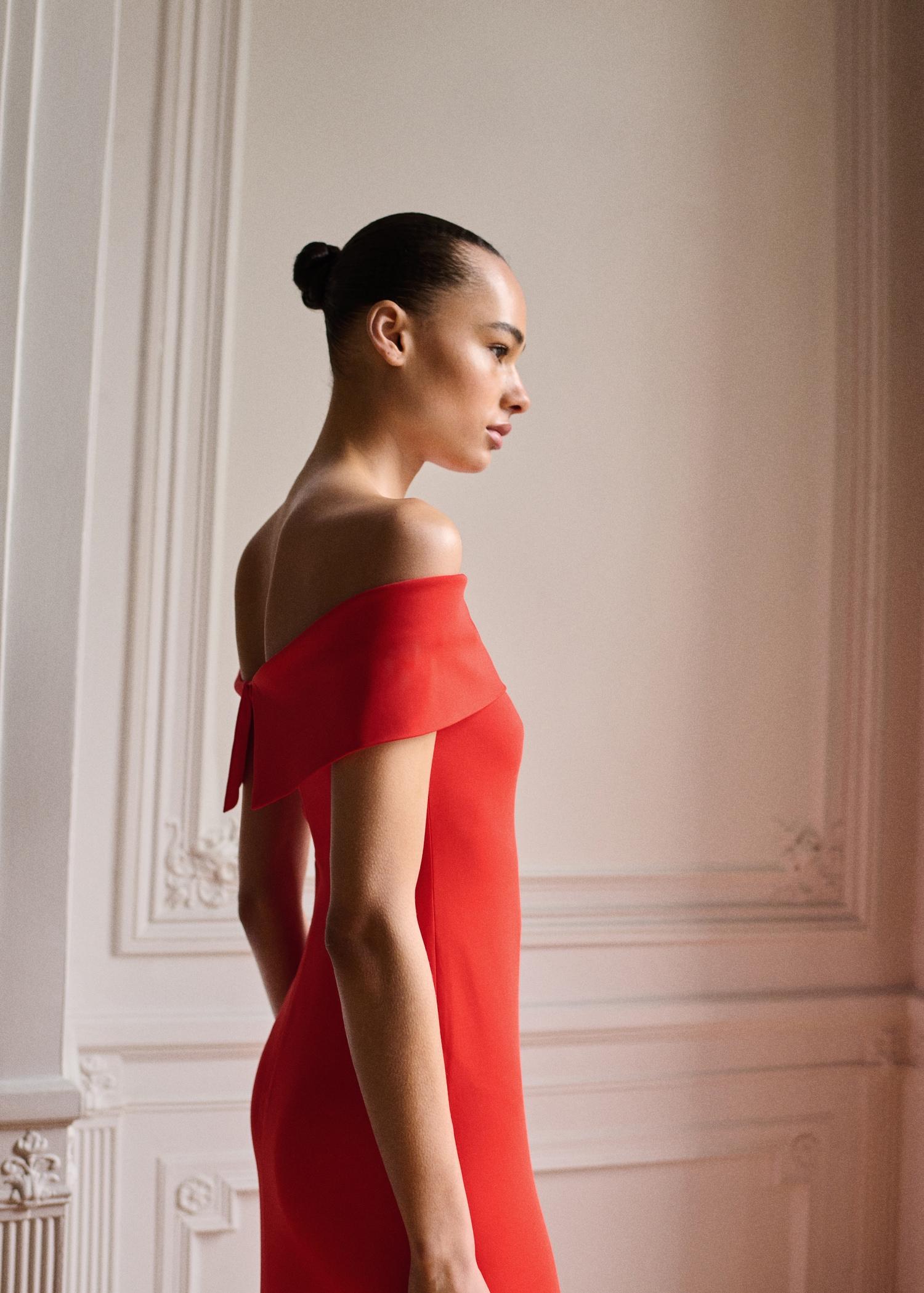 Off-the-shoulder dress with slit detail - Women | MANGO USA Product Image