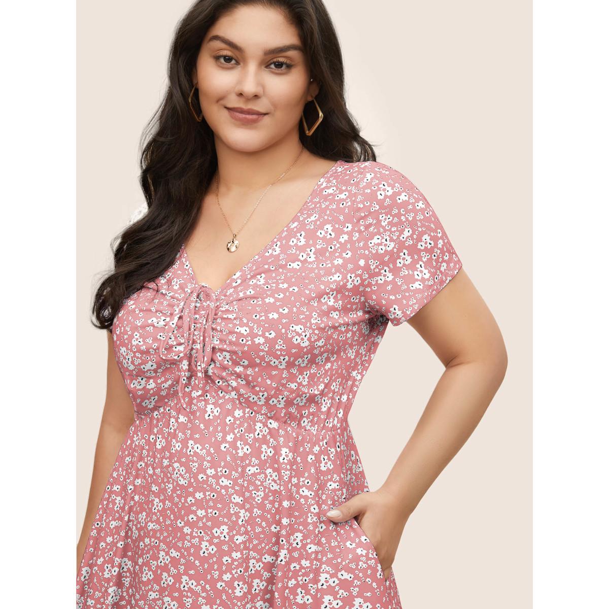 Plus Size Ditsy Floral Elastic Waist Knot Drawstring Dress Blush Women Leisure Non V-neck Short sleeve Curvy Midi Dress BloomChic 28/5X Product Image