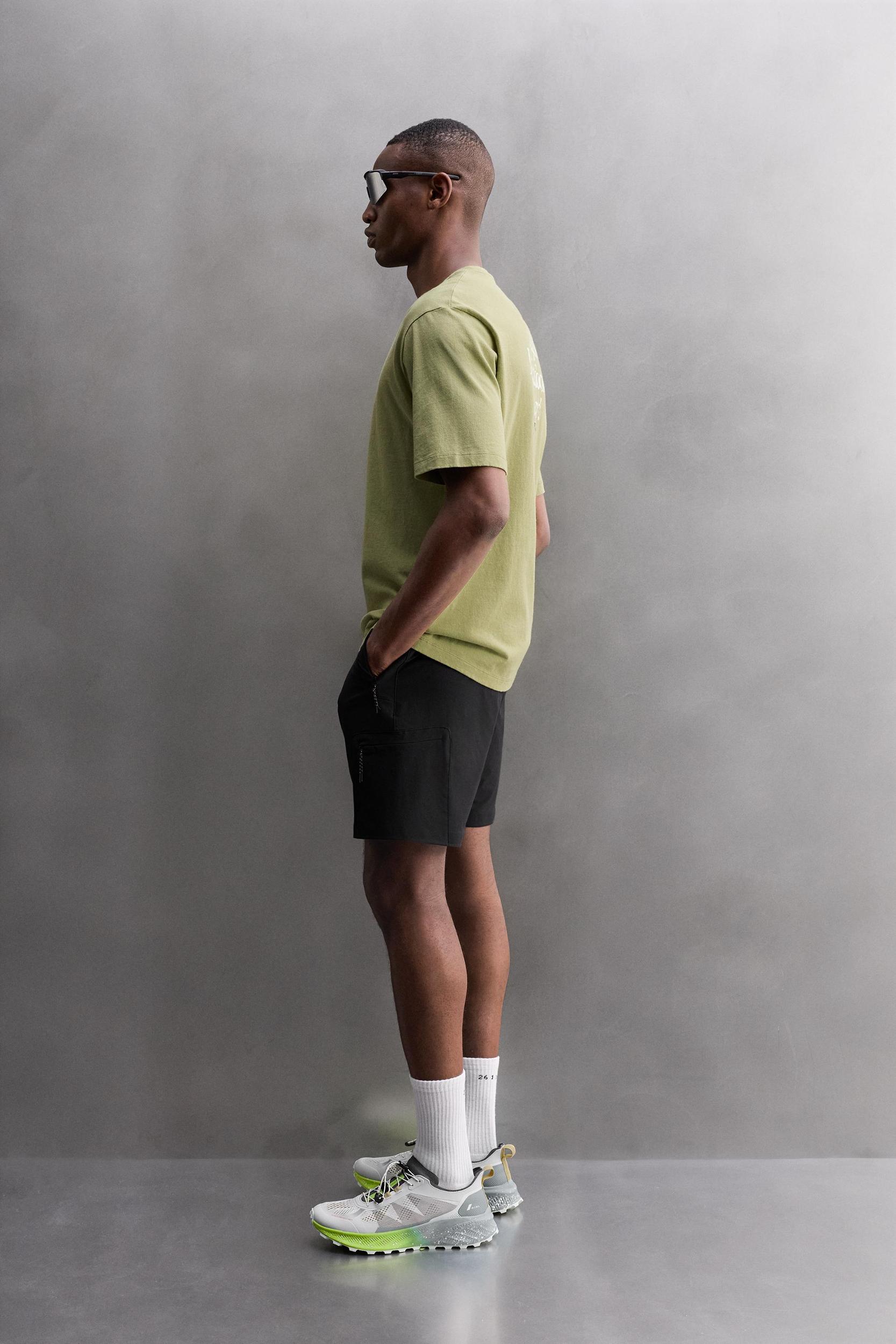 GRAPHIC PRINT T-SHIRT Product Image