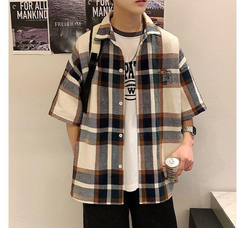 Short-Sleeve Plaid Label Applique Button-Up Shirt Product Image